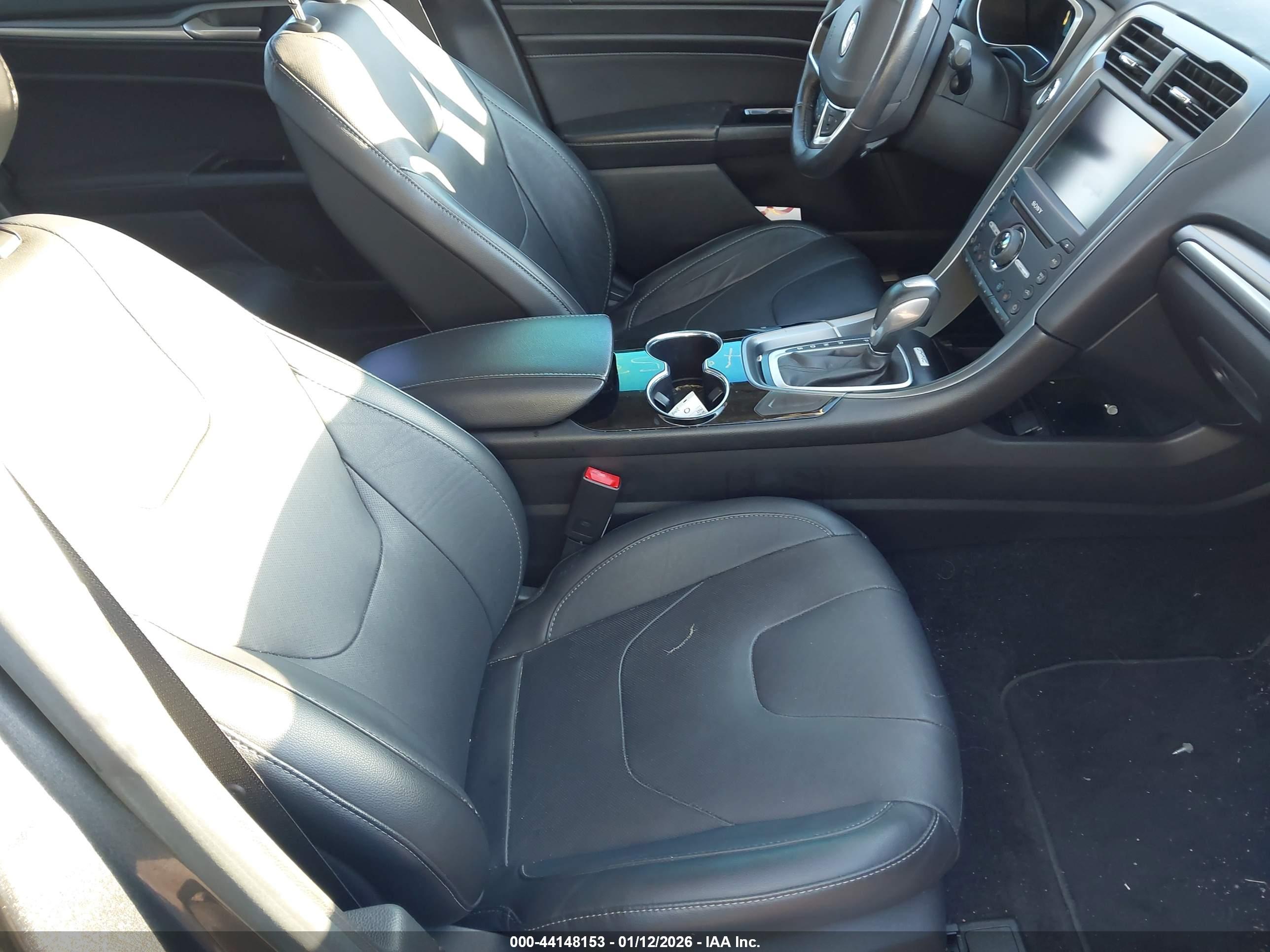 FORD FUSION image 5