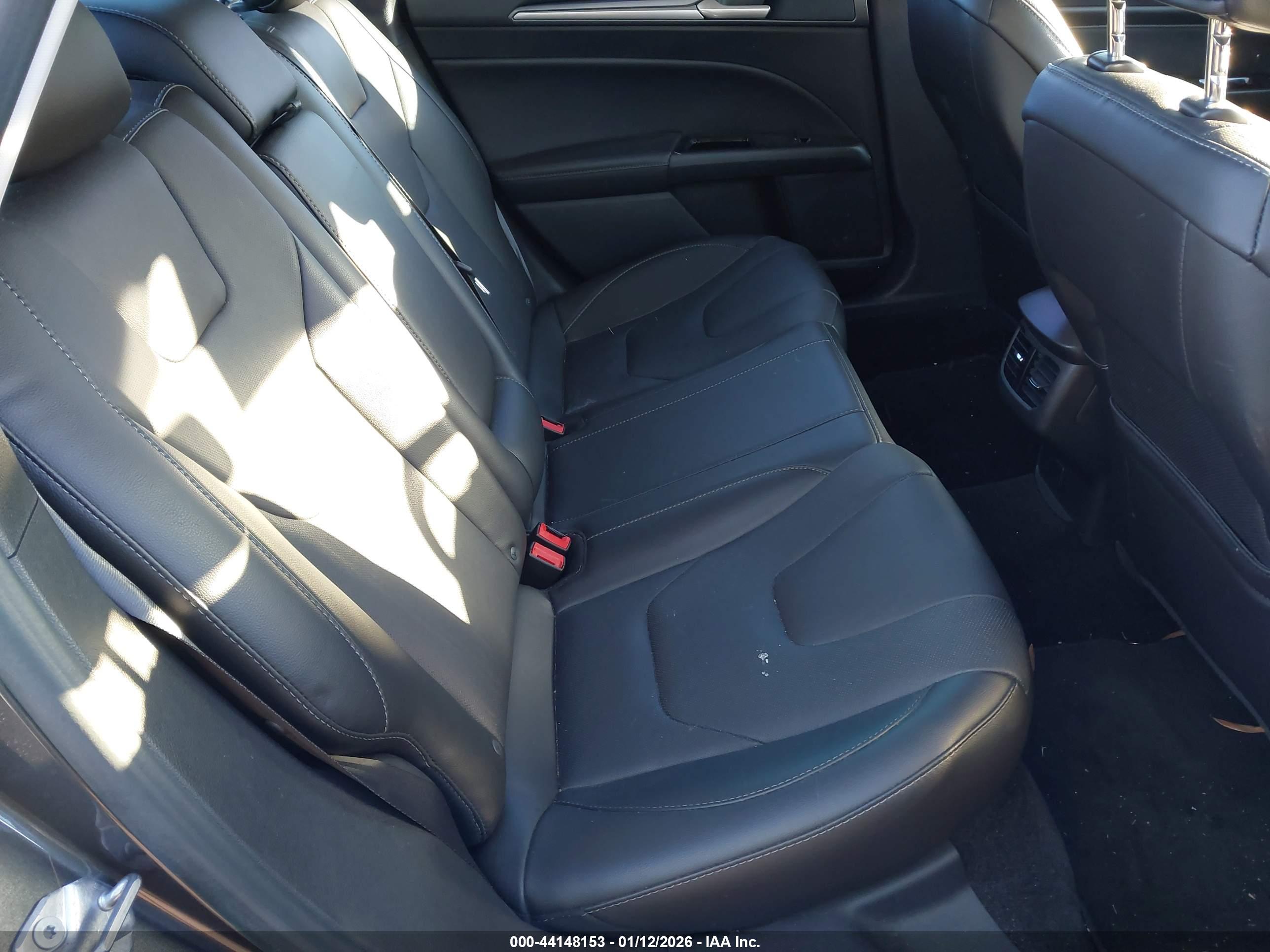 FORD FUSION image 8