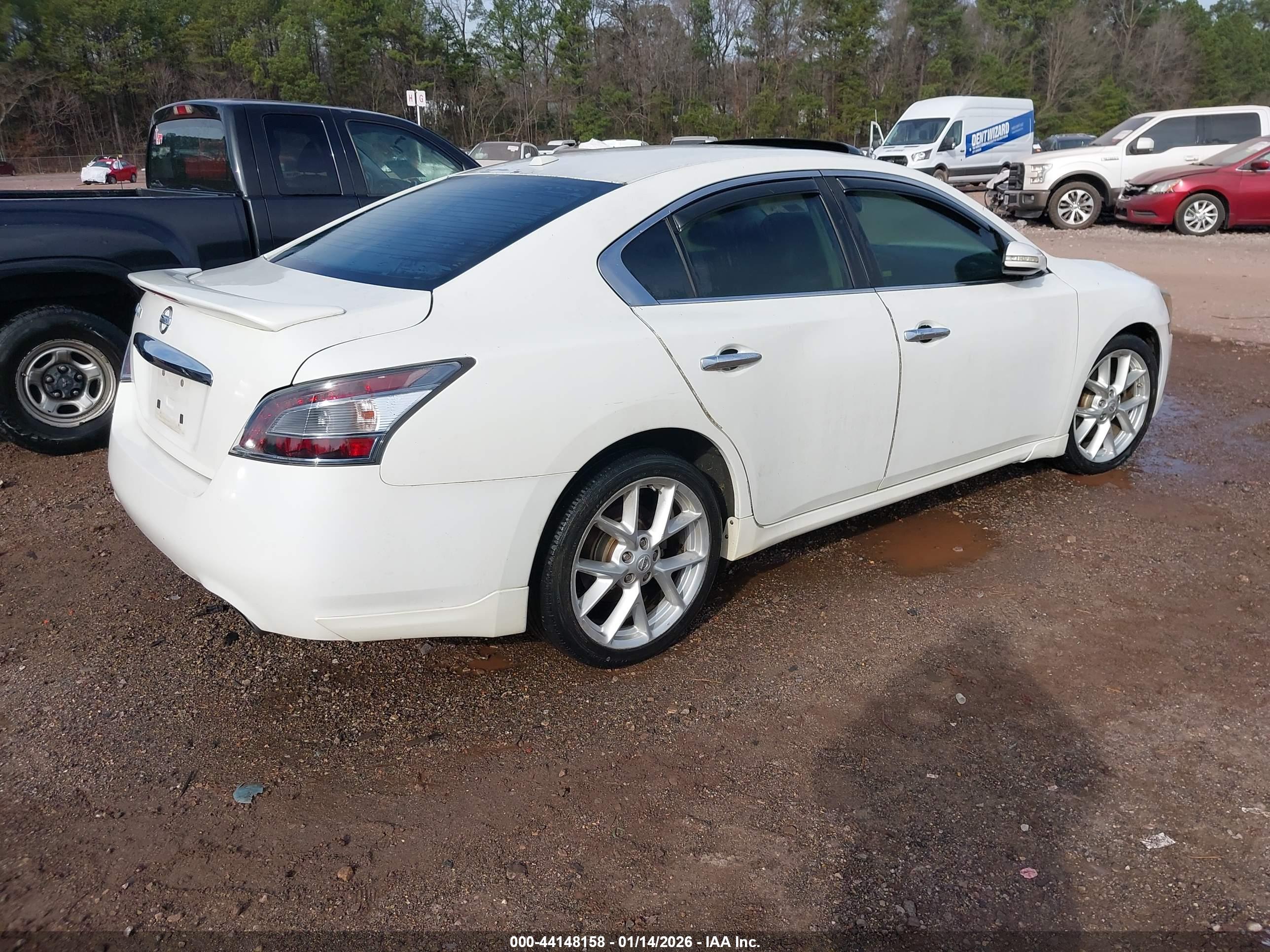 NISSAN MAXIMA image 4