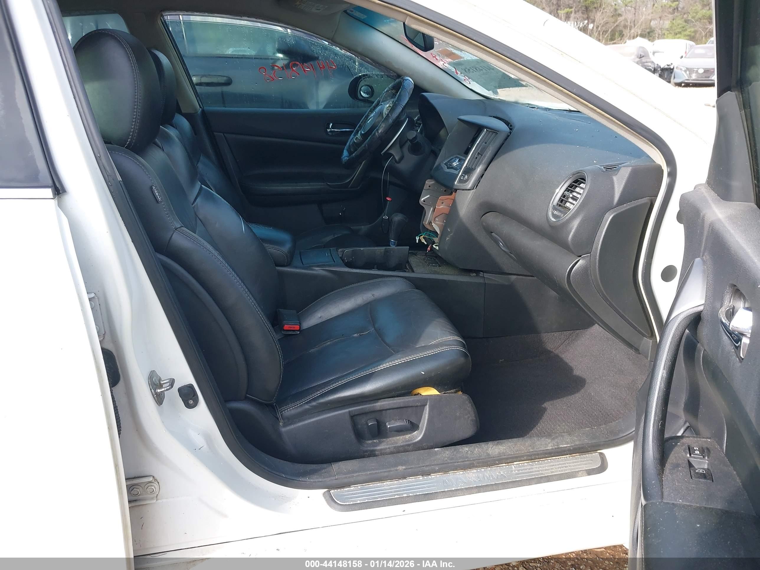 NISSAN MAXIMA image 5