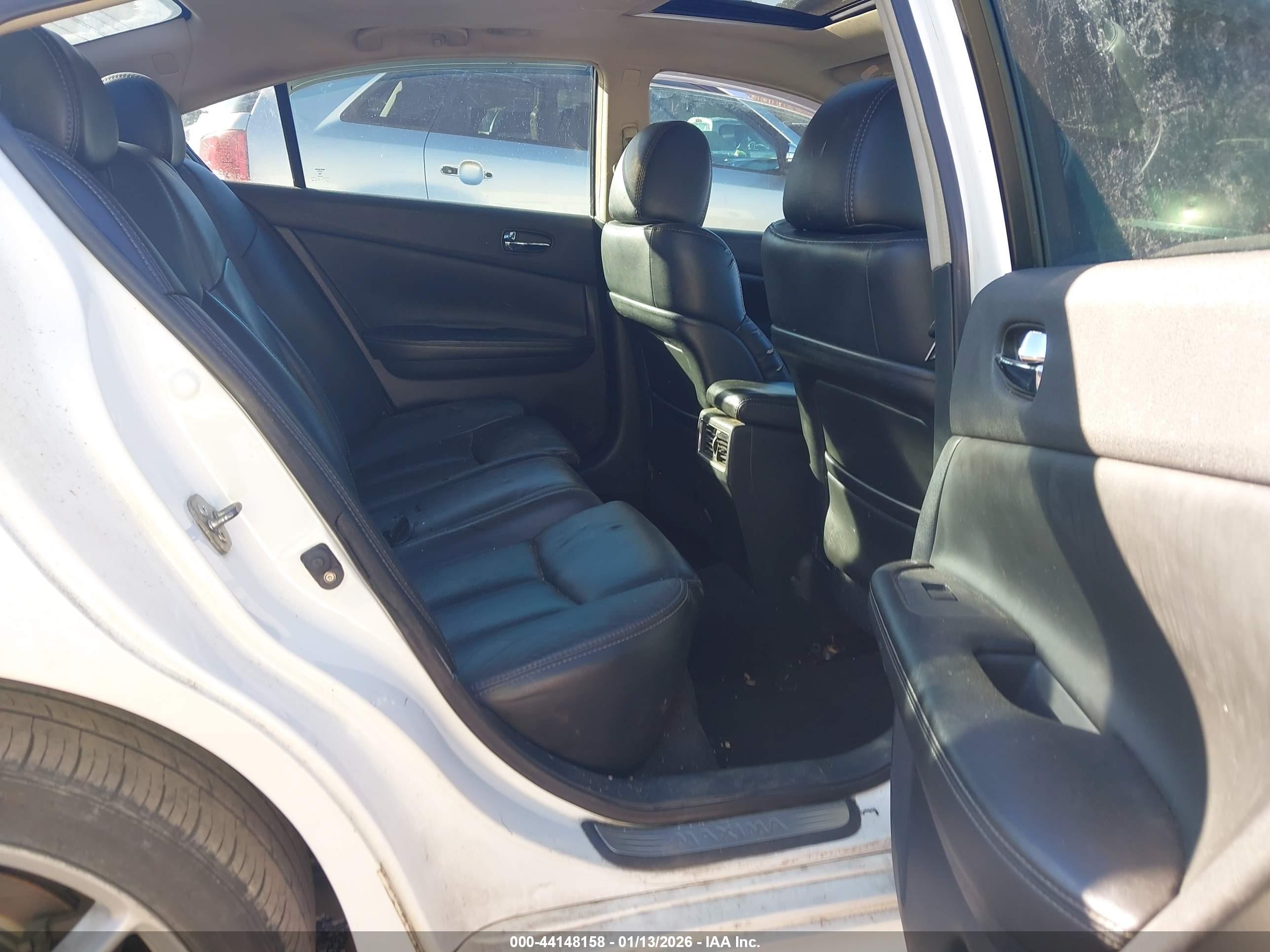 NISSAN MAXIMA image 8