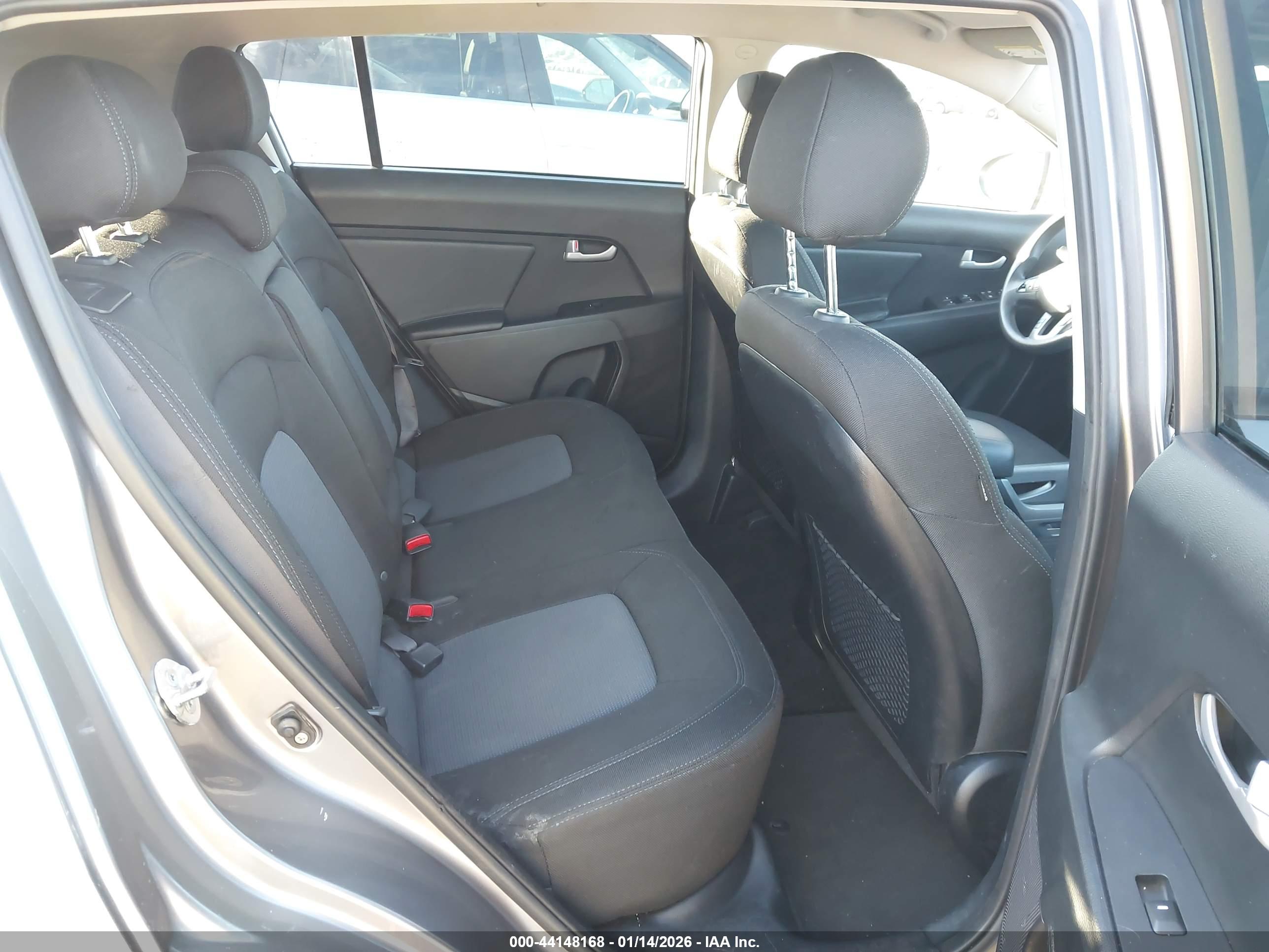 KIA SPORTAGE image 8