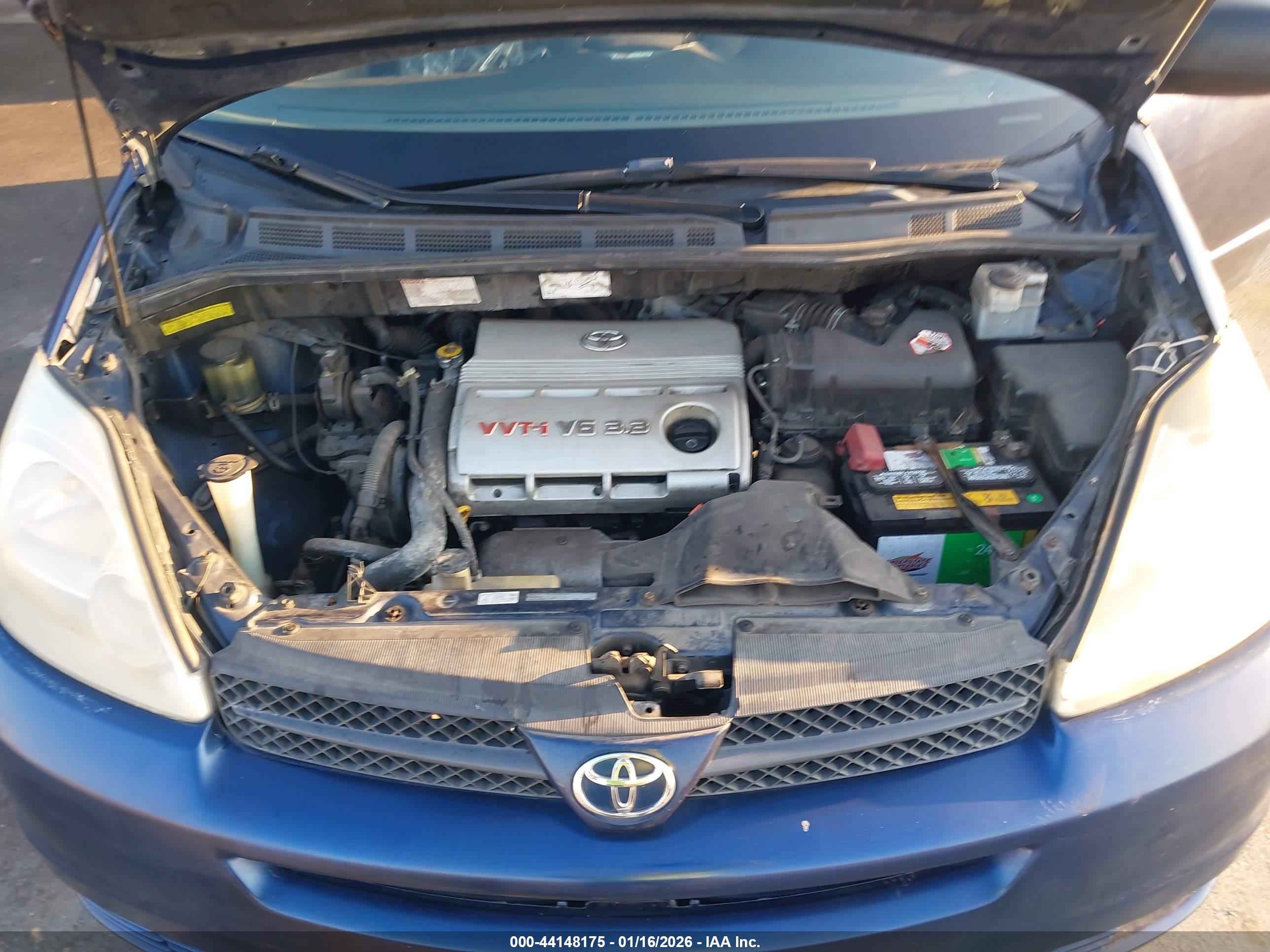 TOYOTA SIENNA image 10