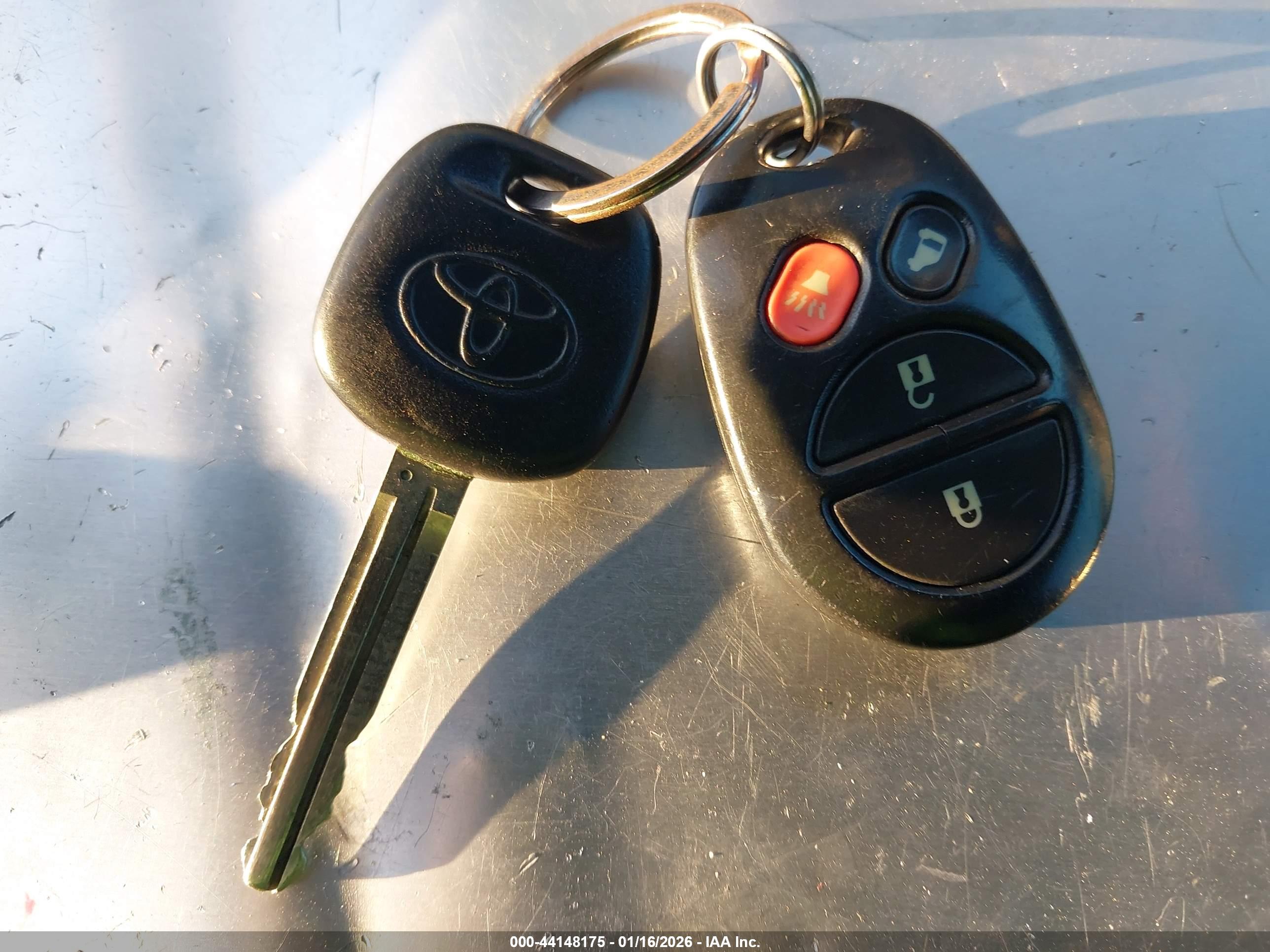 TOYOTA SIENNA image 11