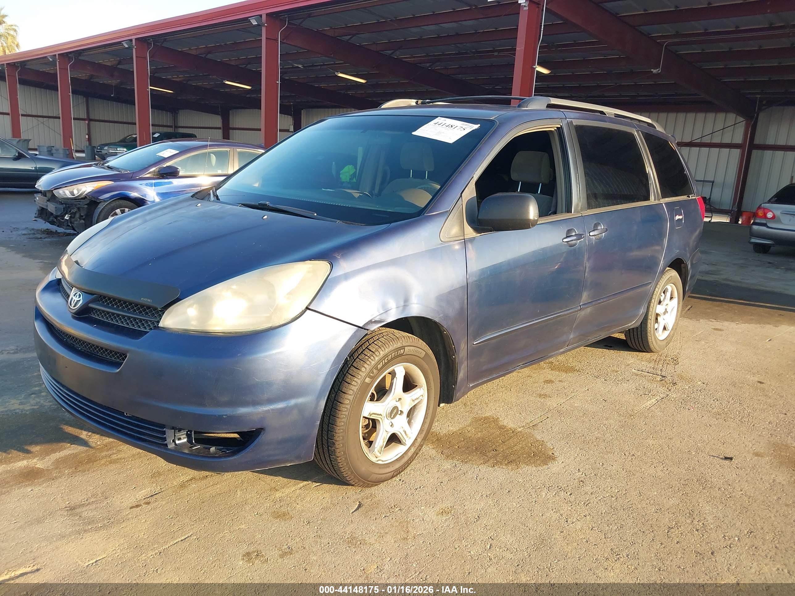 TOYOTA SIENNA image 2
