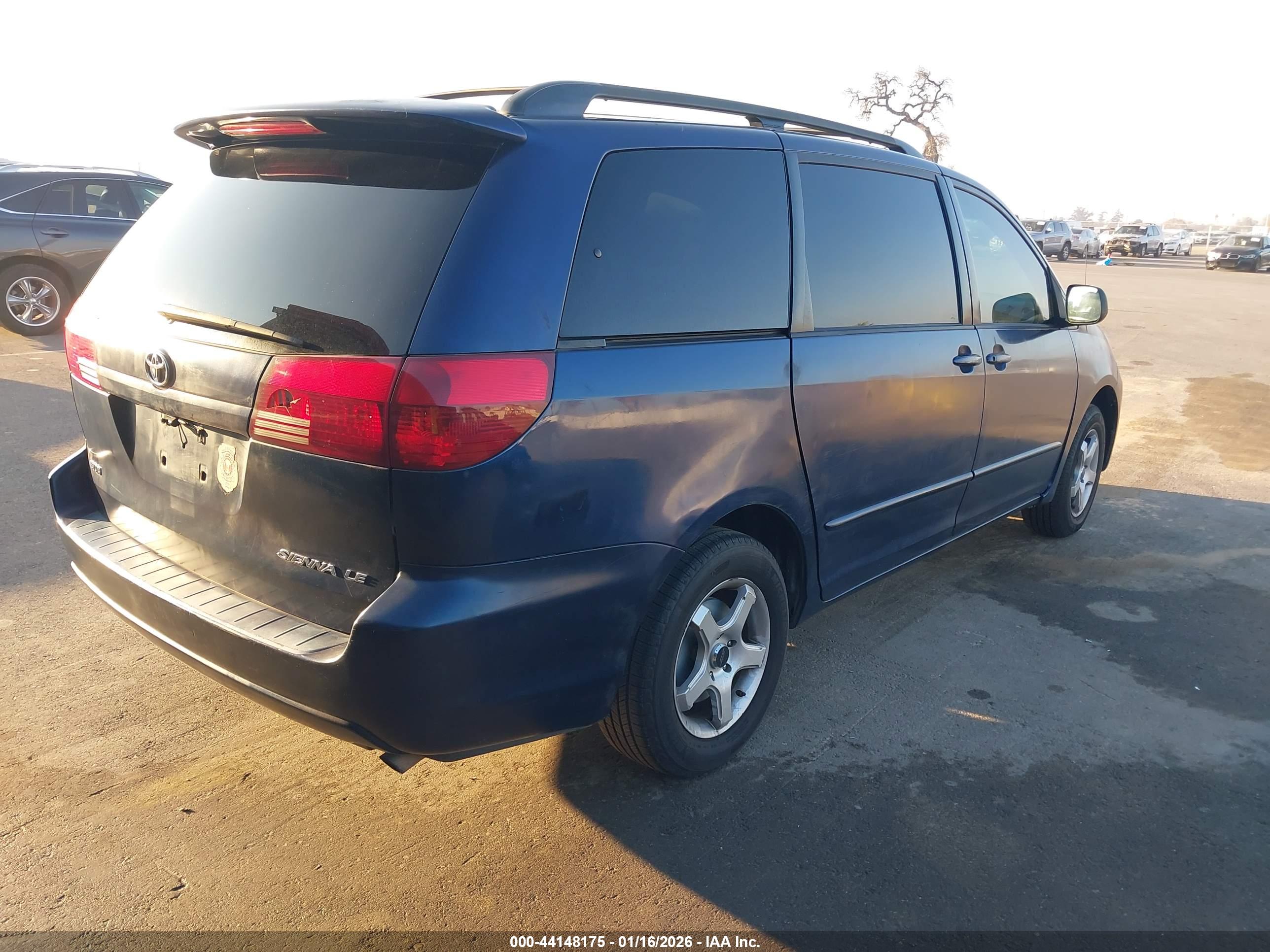 TOYOTA SIENNA image 4