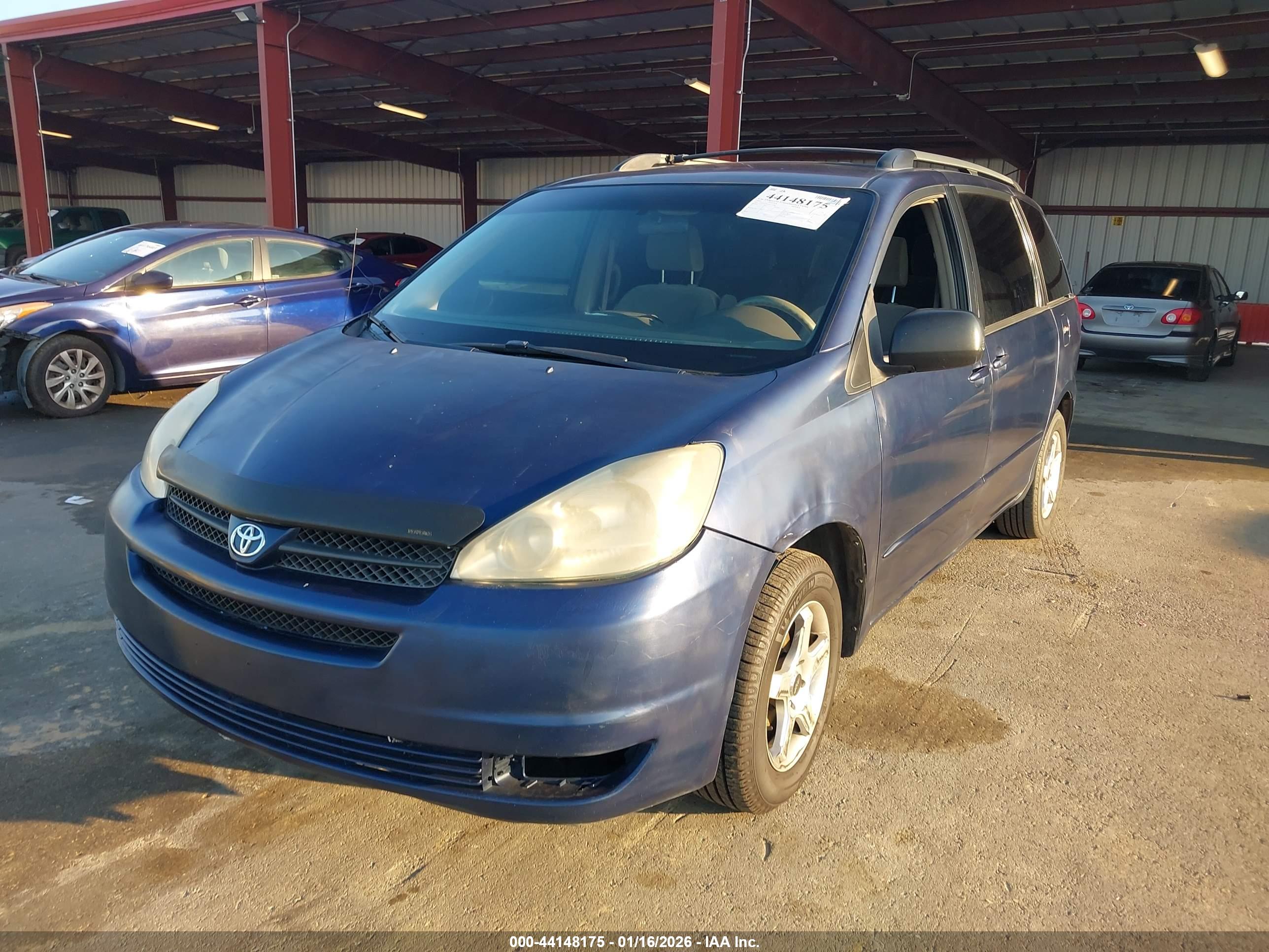 TOYOTA SIENNA image 6