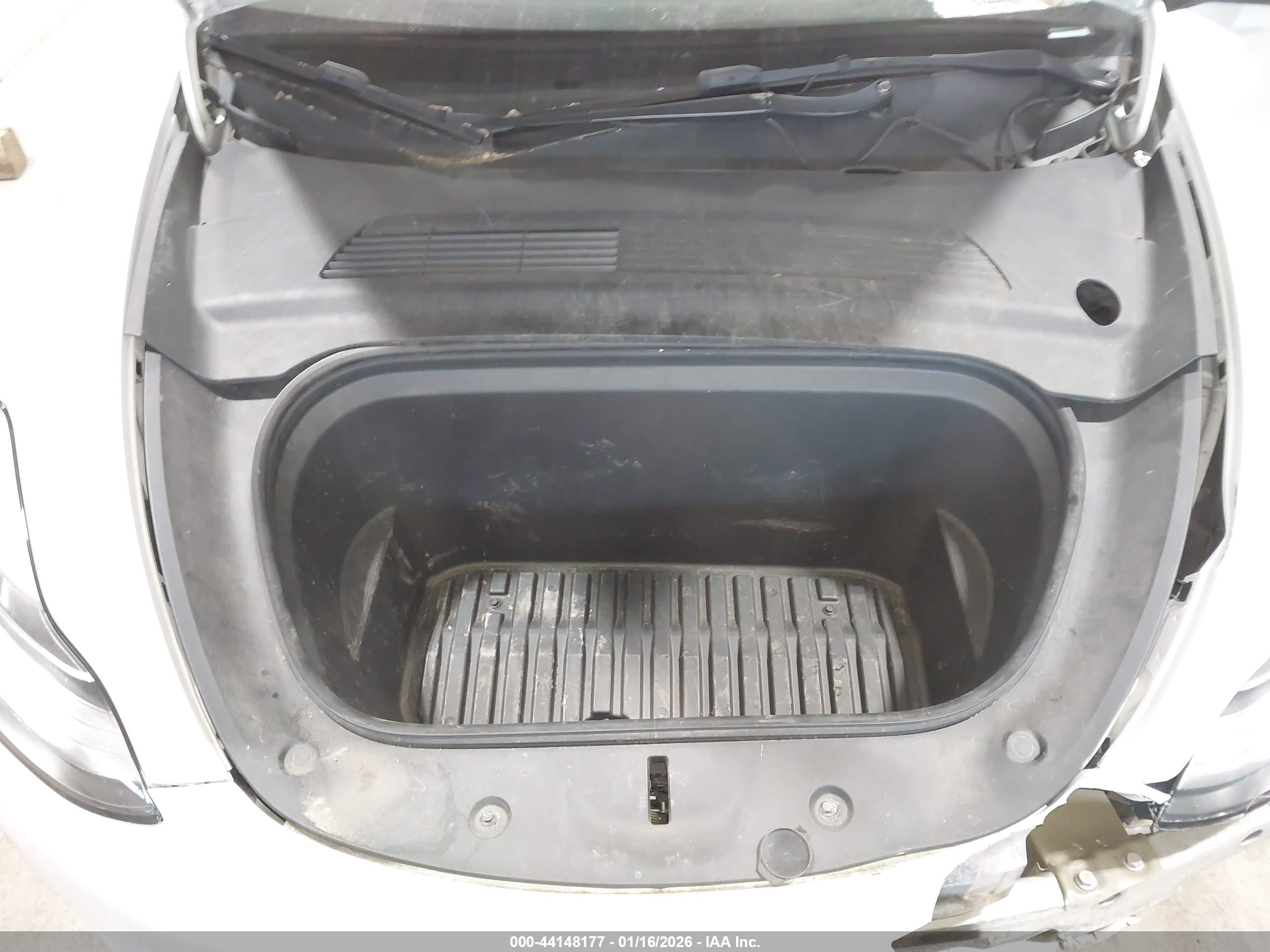 TESLA MODEL image 10