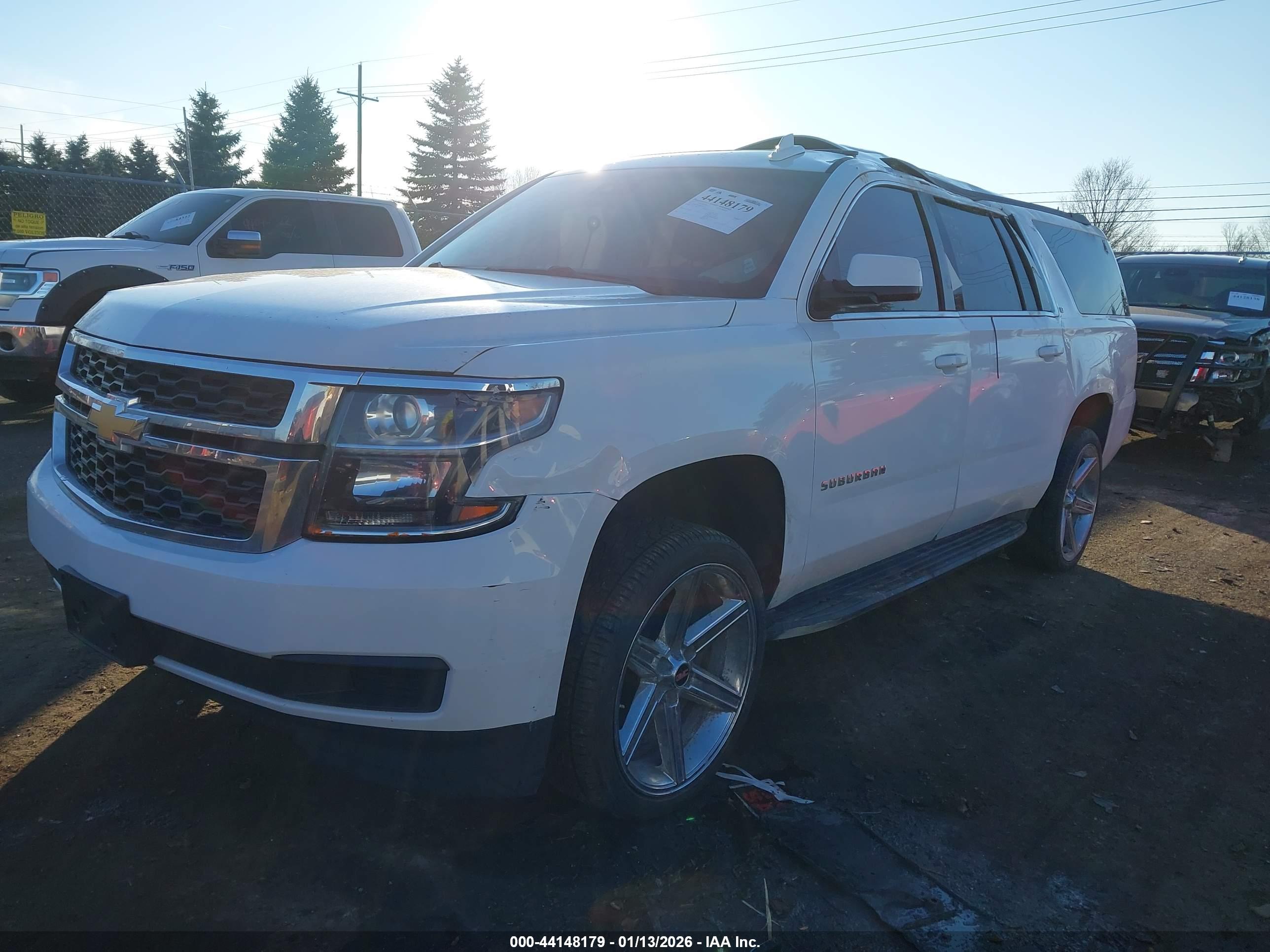 CHEVROLET SUBURBAN image 2
