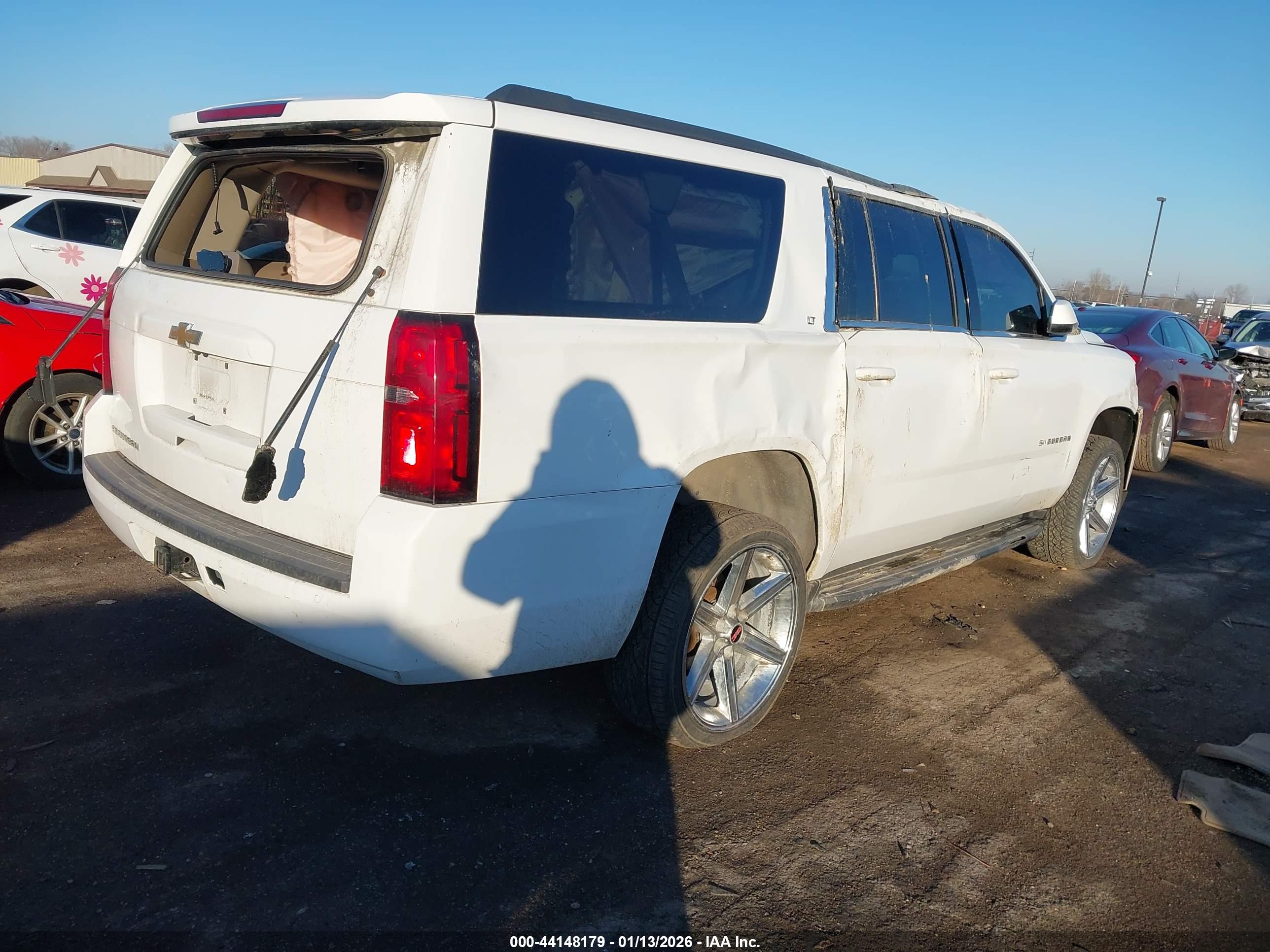 CHEVROLET SUBURBAN image 4