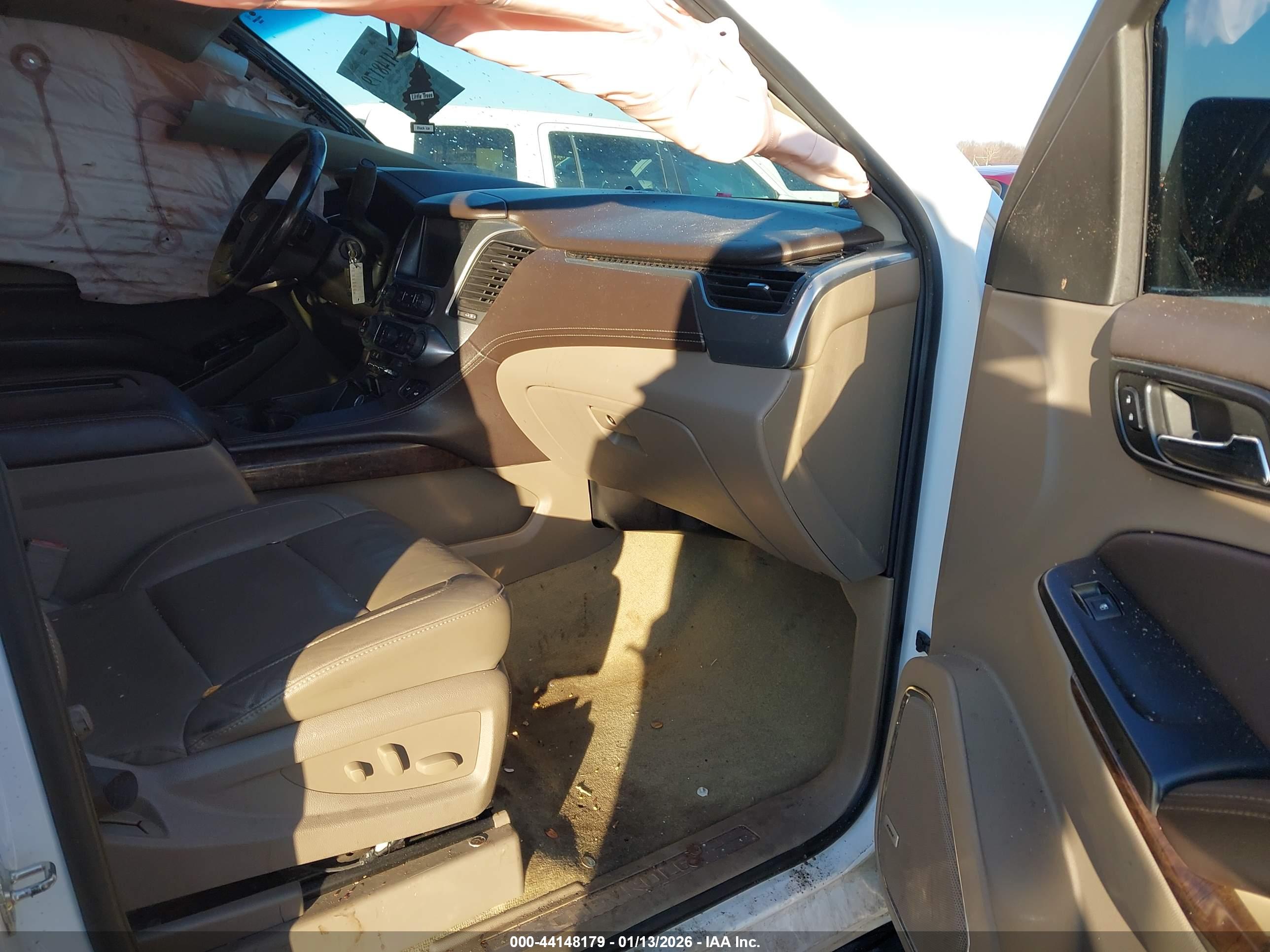 CHEVROLET SUBURBAN image 5
