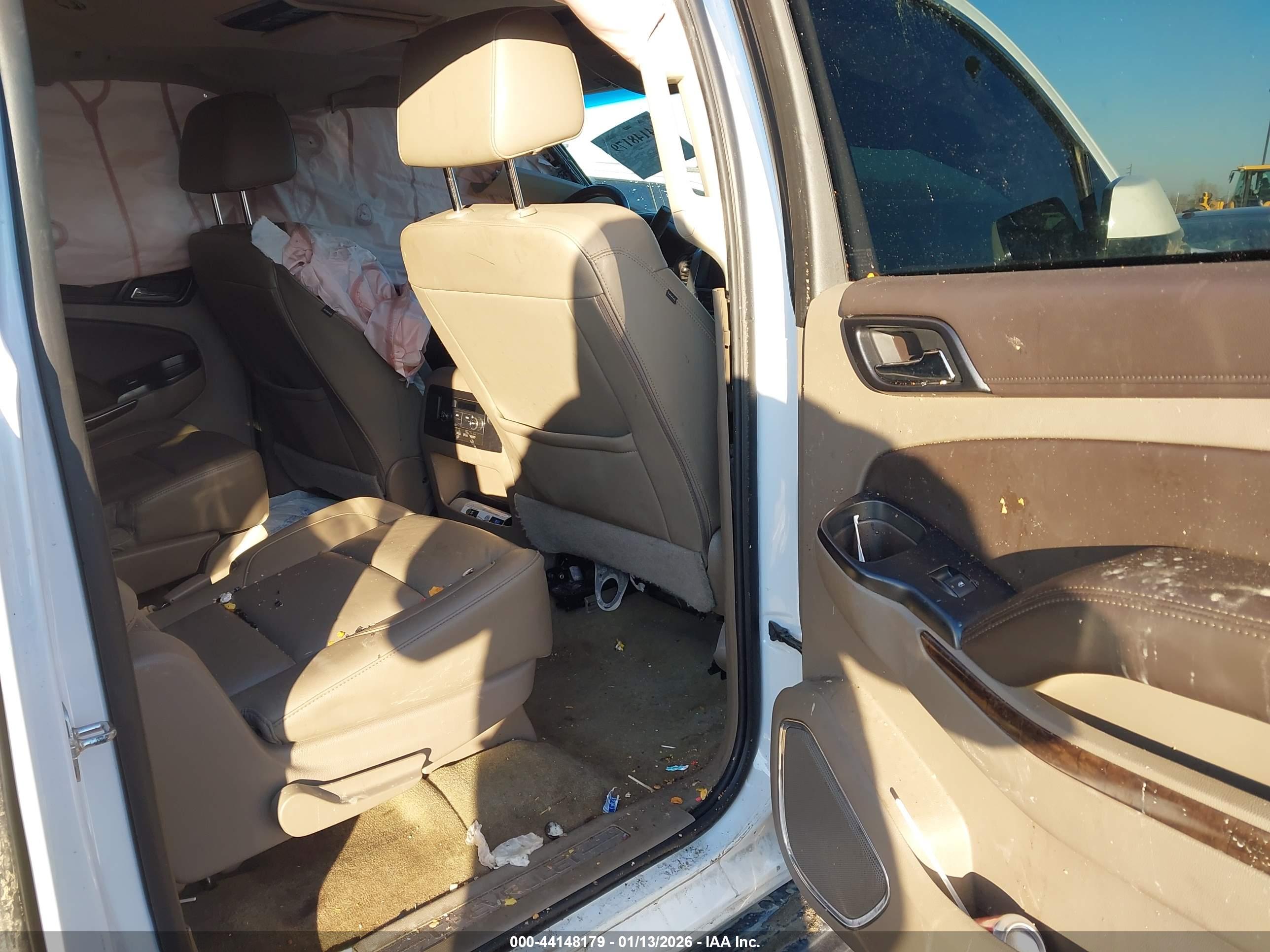 CHEVROLET SUBURBAN image 8