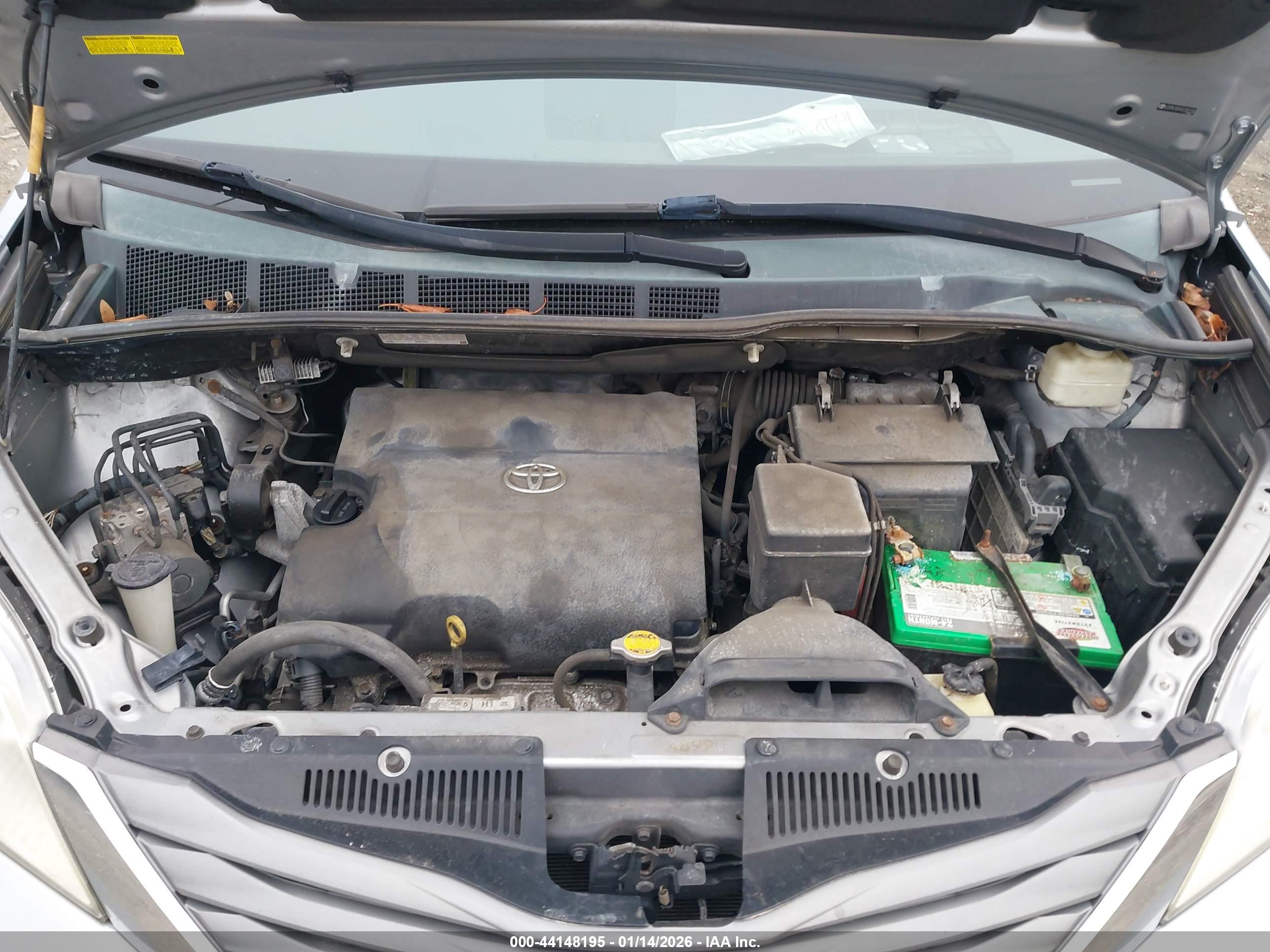 TOYOTA SIENNA image 10
