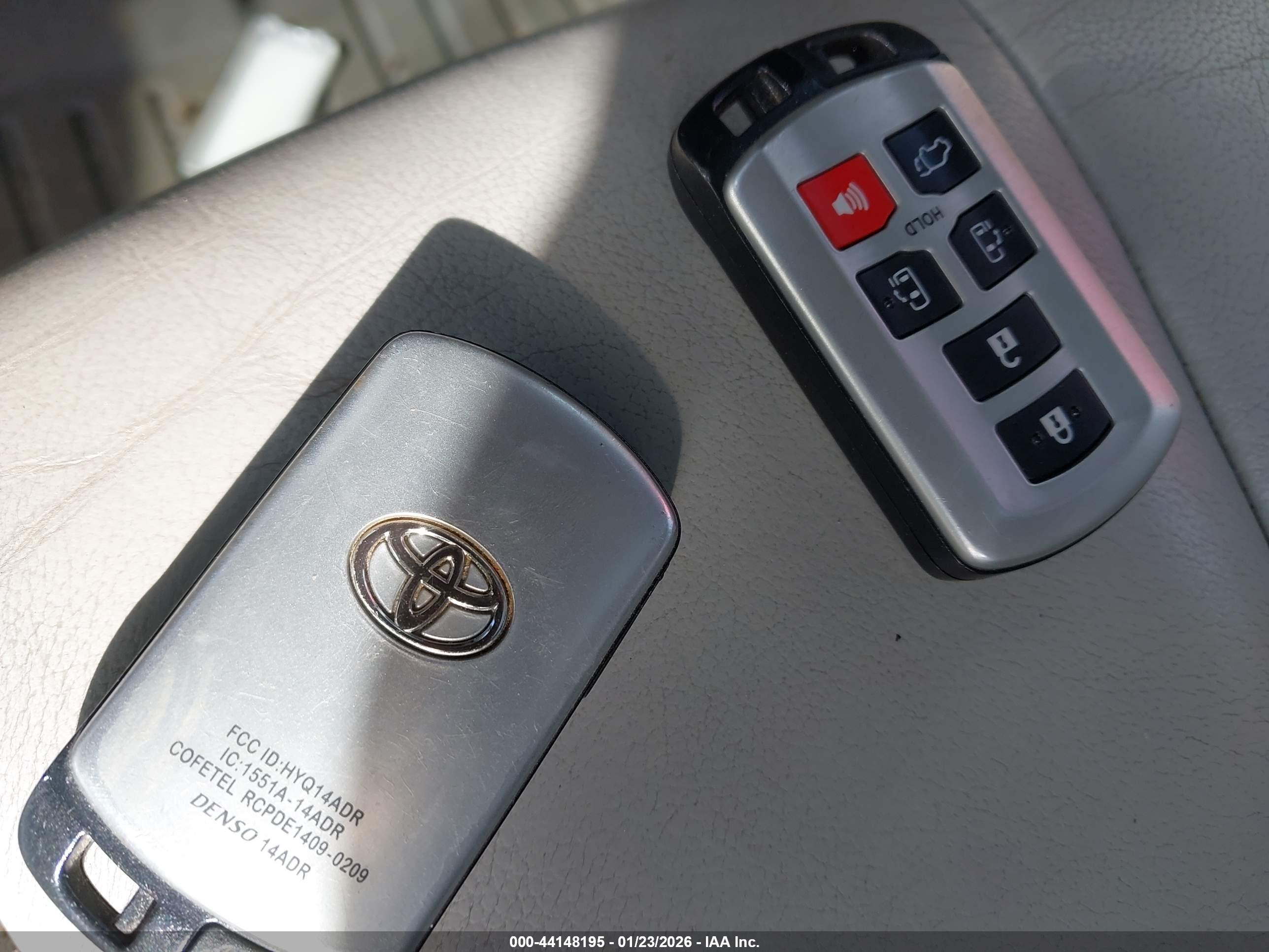 TOYOTA SIENNA image 11