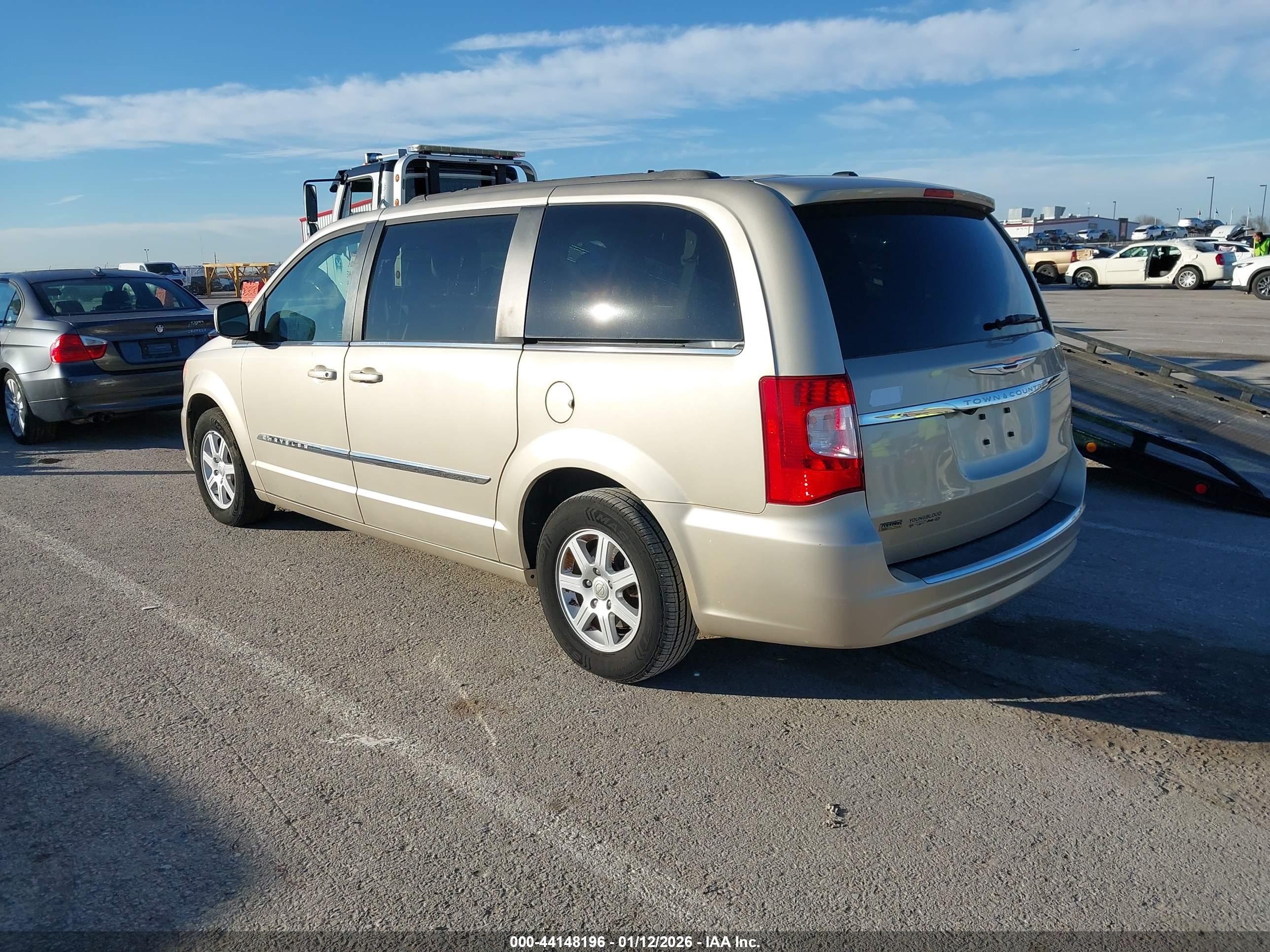 CHRYSLER TOWN image 3