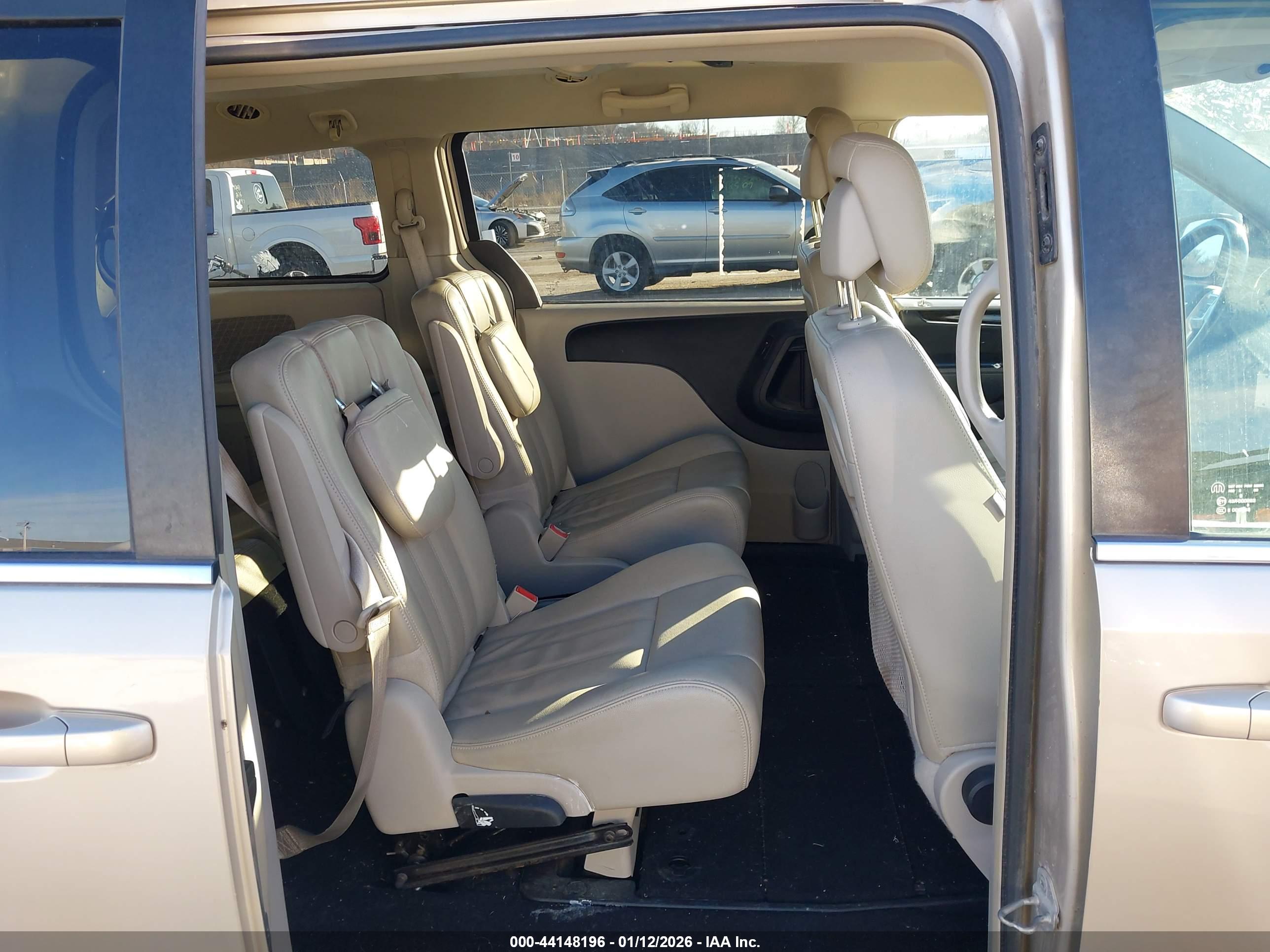 CHRYSLER TOWN image 8
