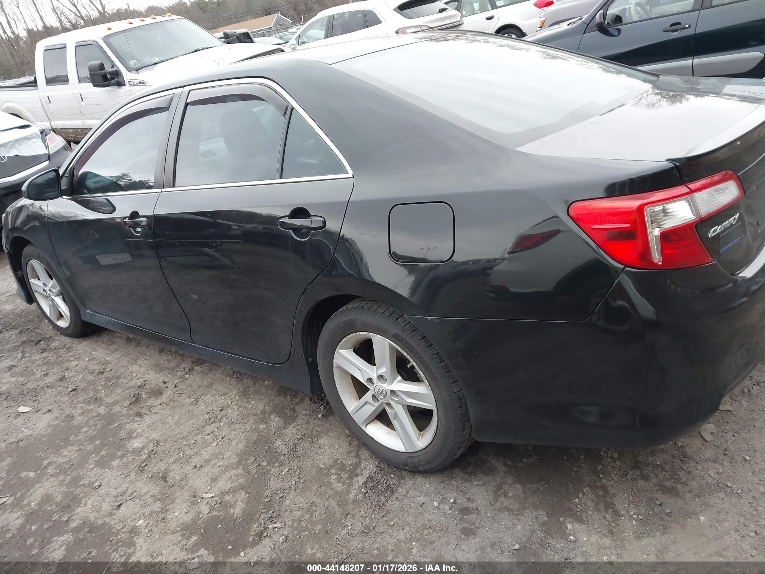 TOYOTA CAMRY image 3