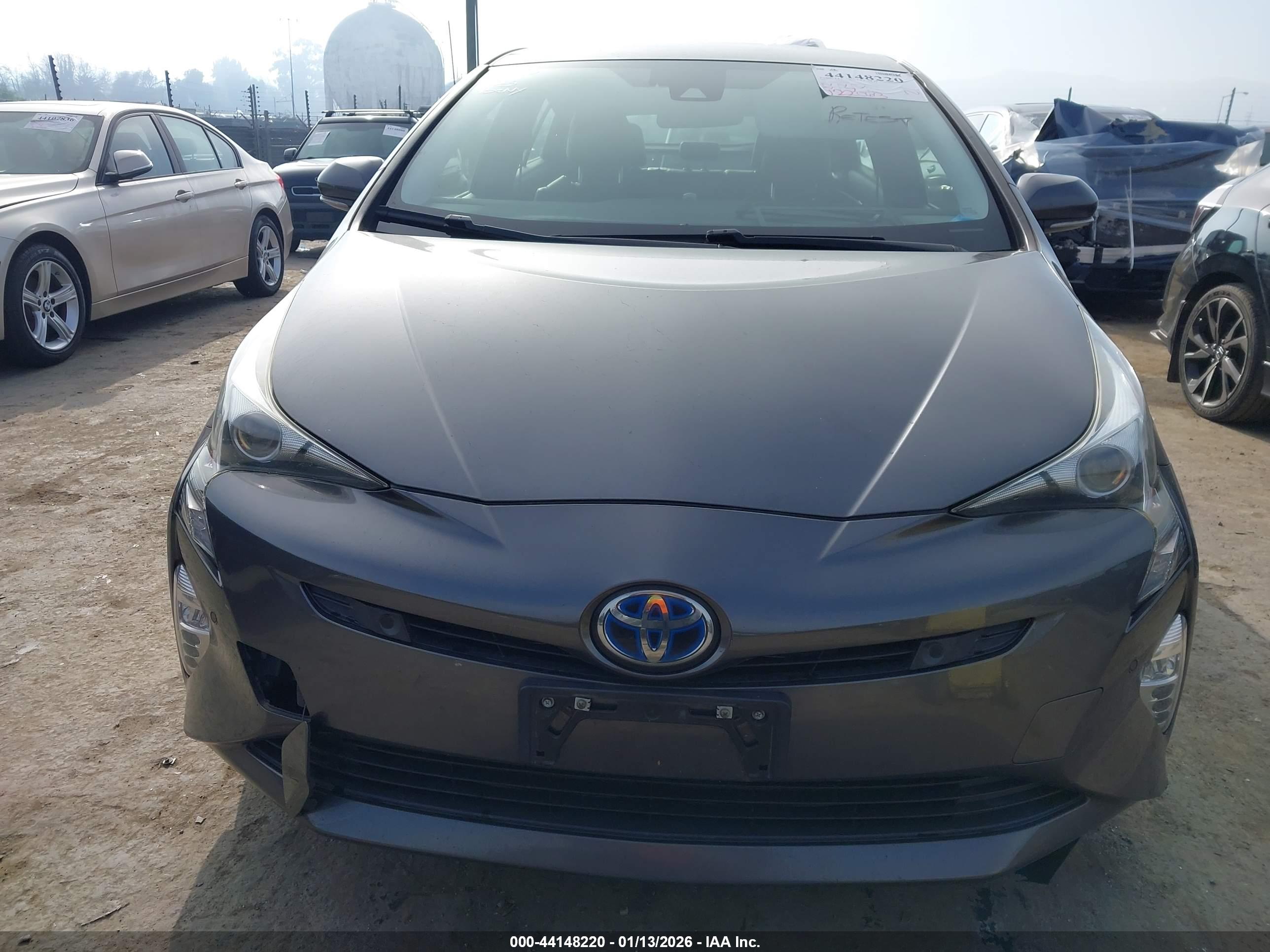 TOYOTA PRIUS image 6