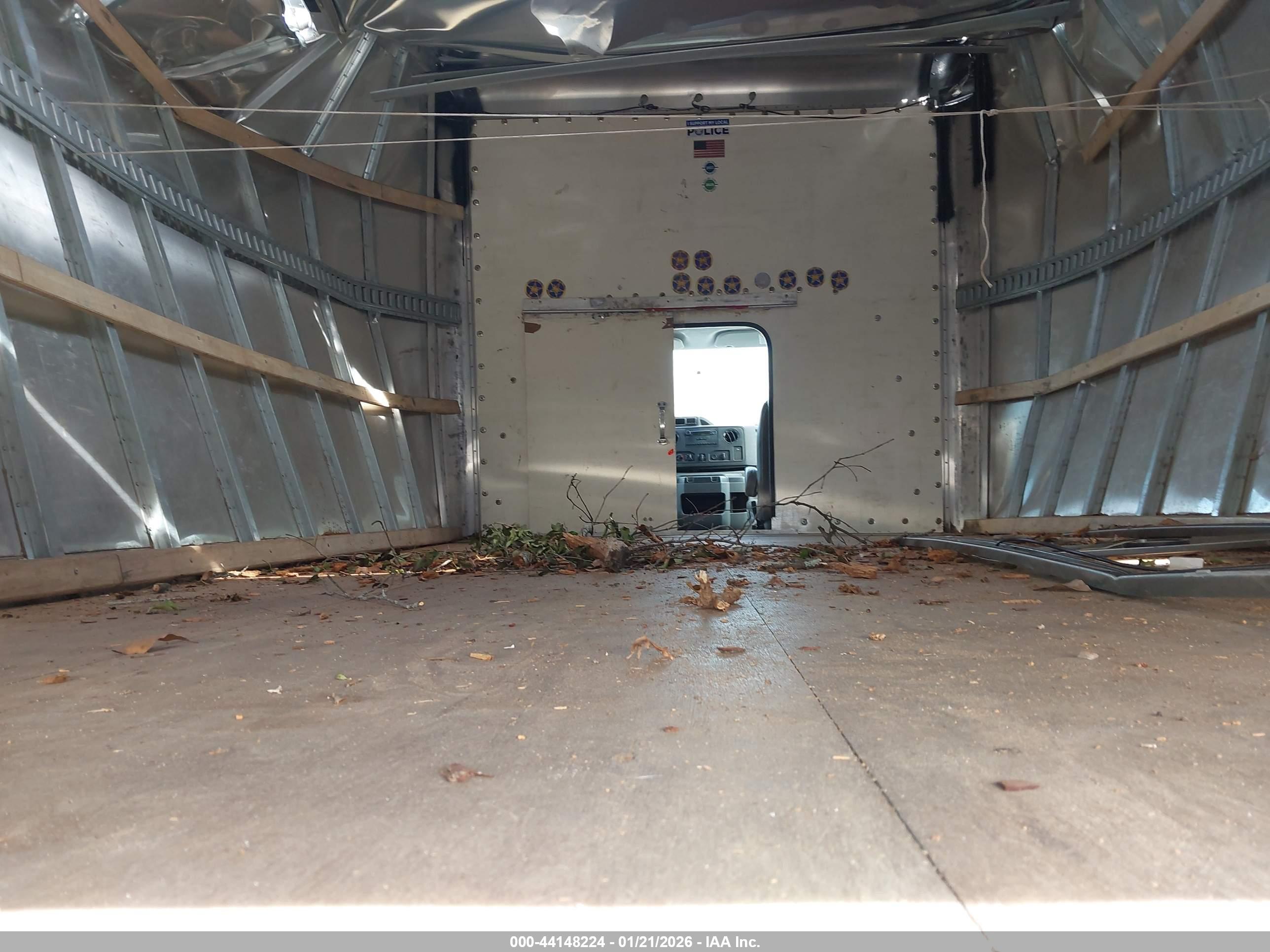 FORD E-350 image 7
