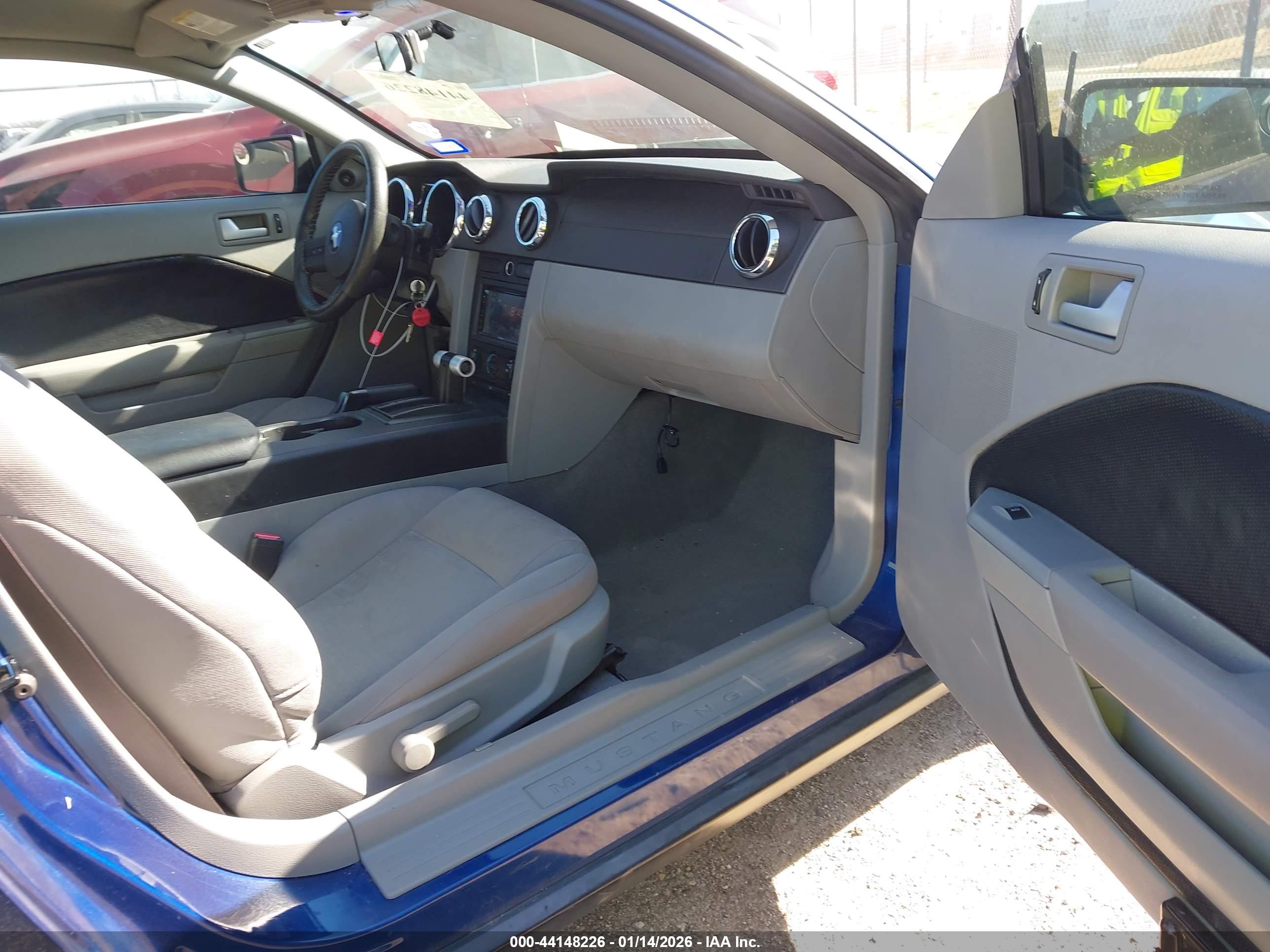FORD MUSTANG image 5