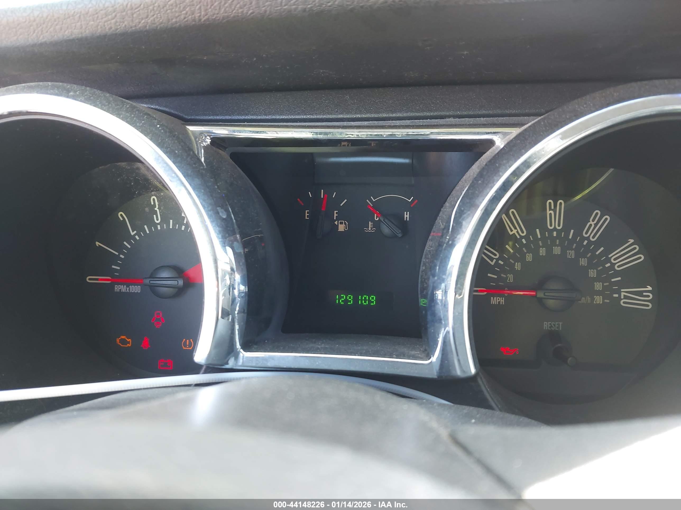 FORD MUSTANG image 7
