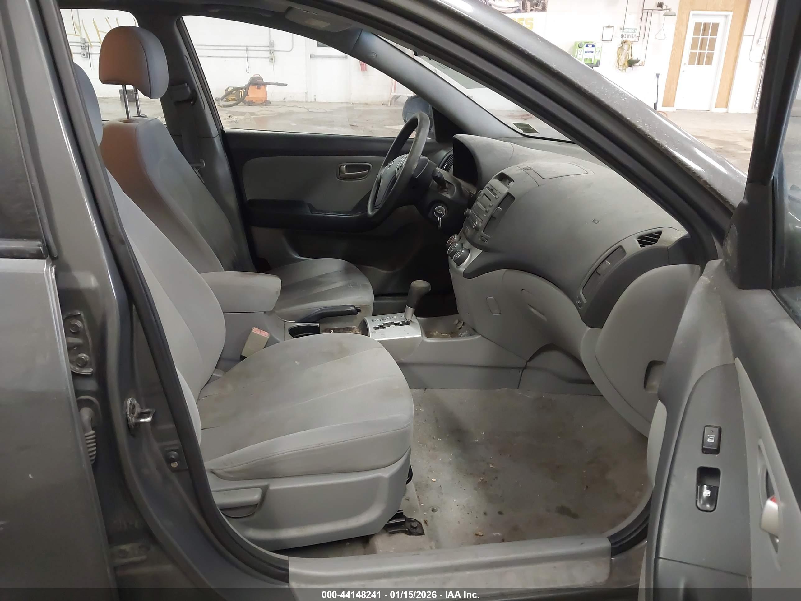 HYUNDAI ELANTRA image 5