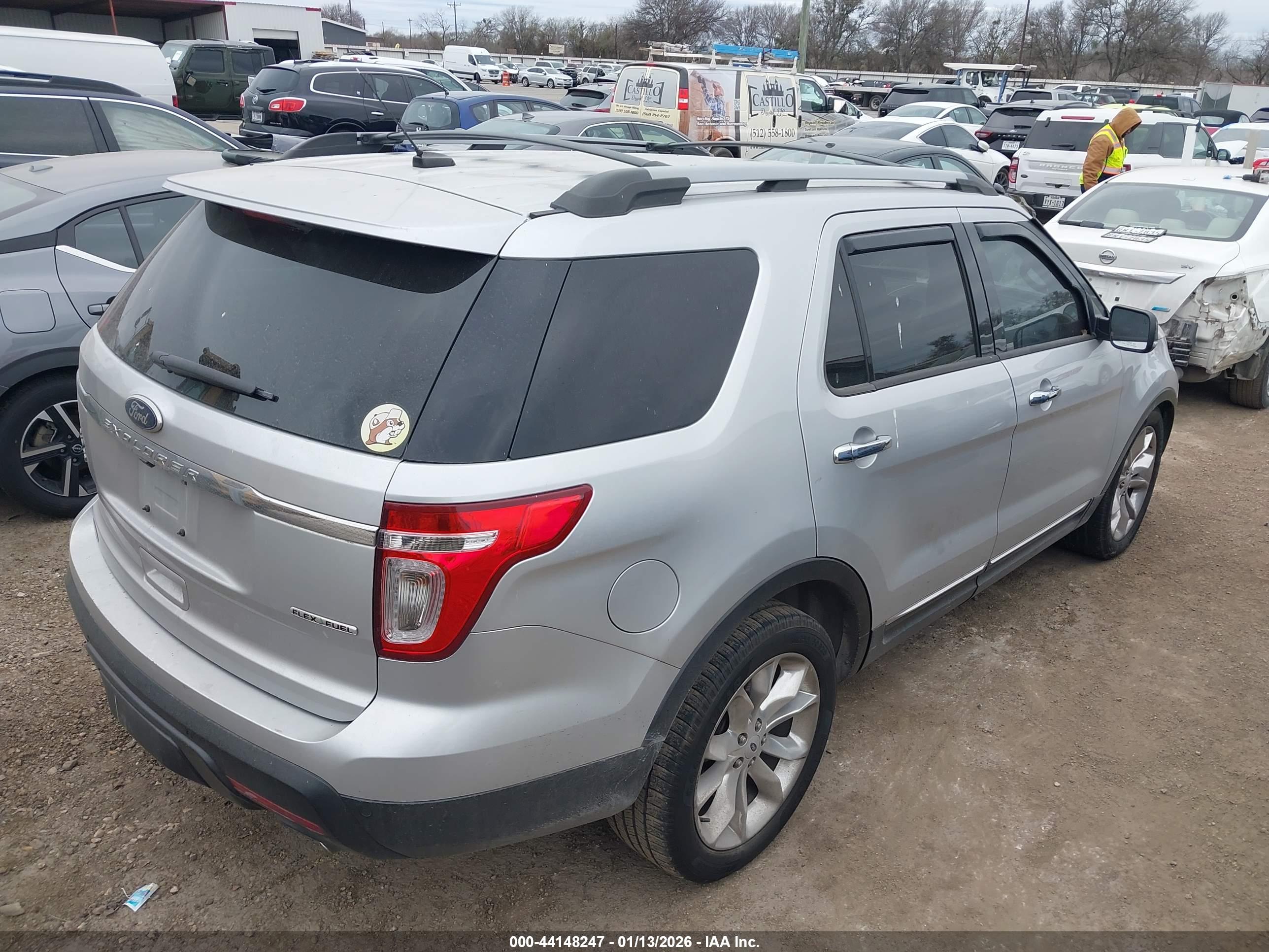FORD EXPLORER image 4