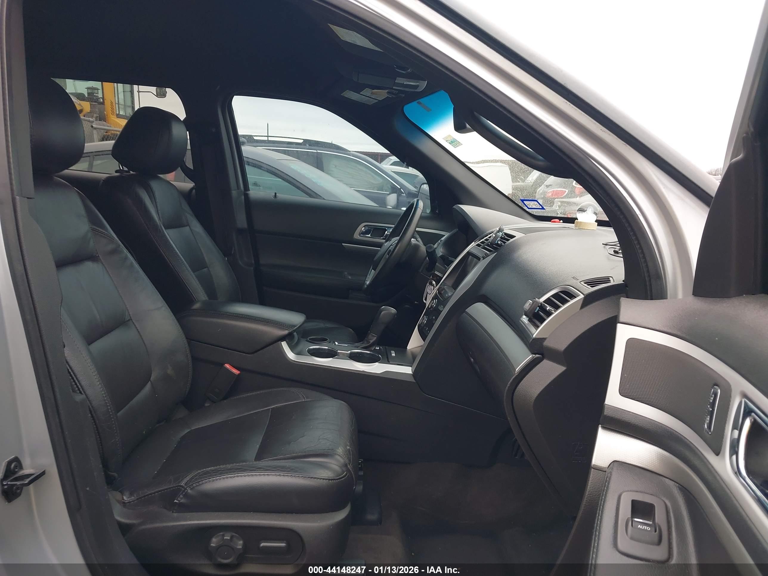 FORD EXPLORER image 5