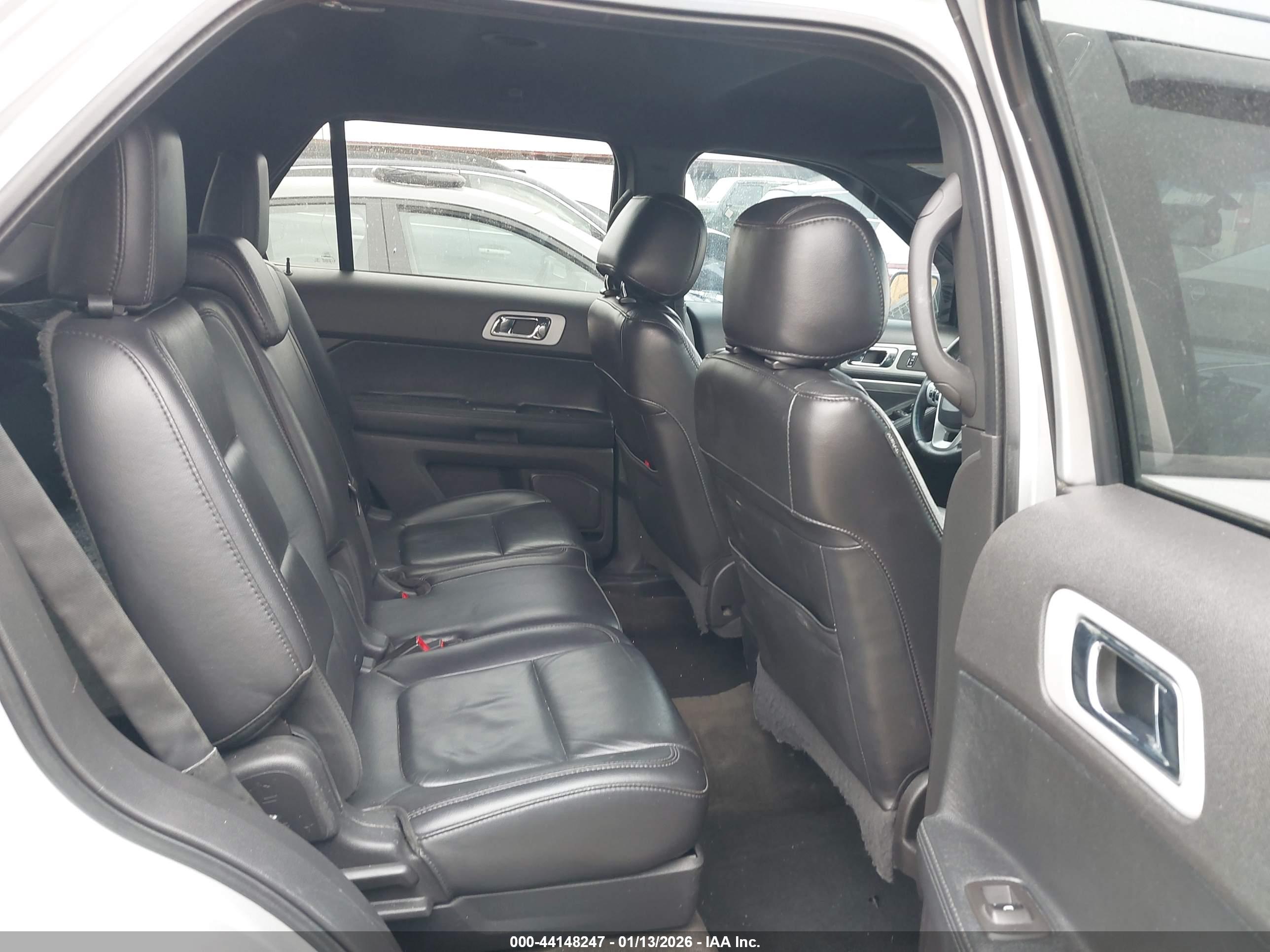 FORD EXPLORER image 8