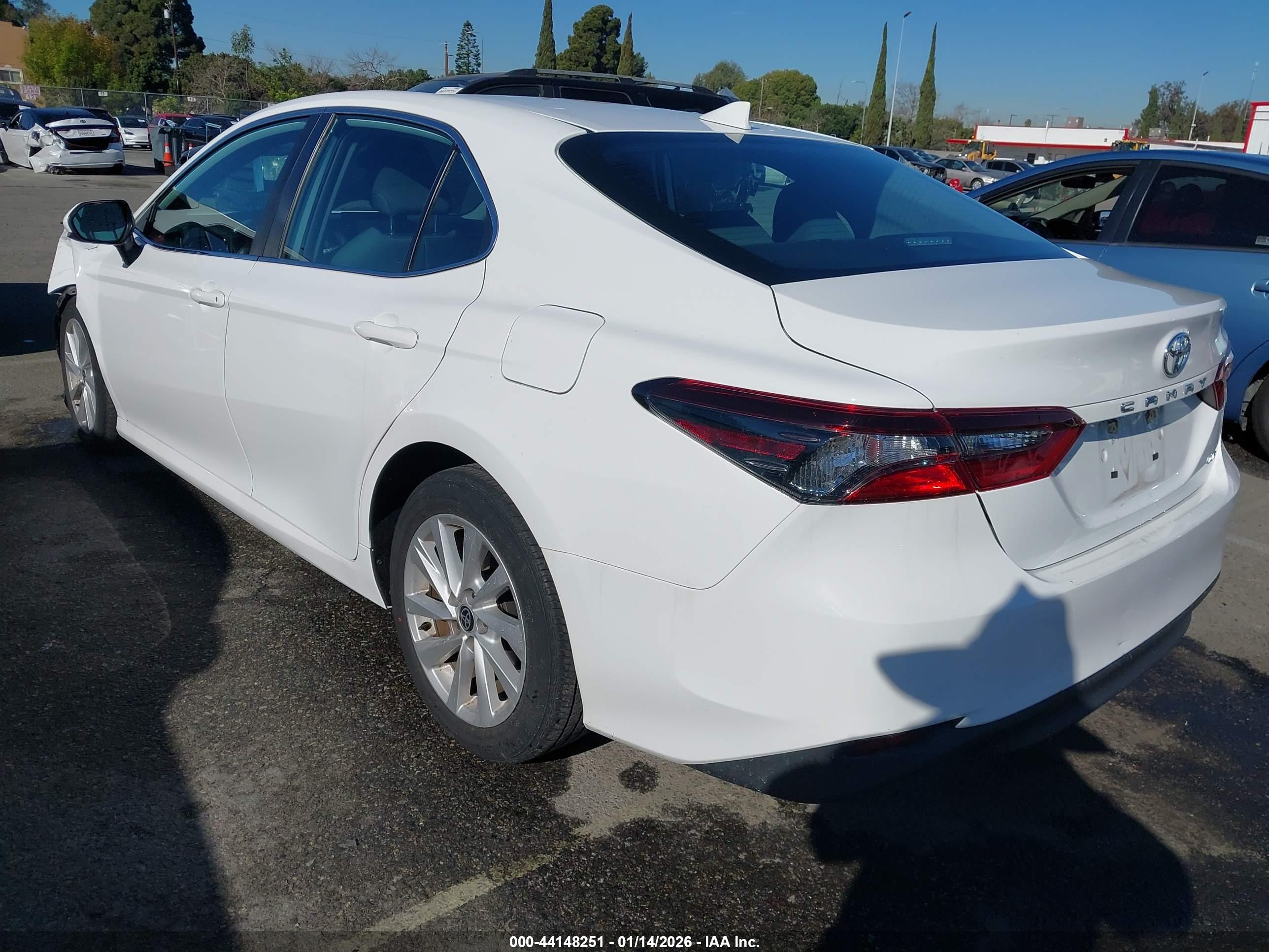 TOYOTA CAMRY image 3