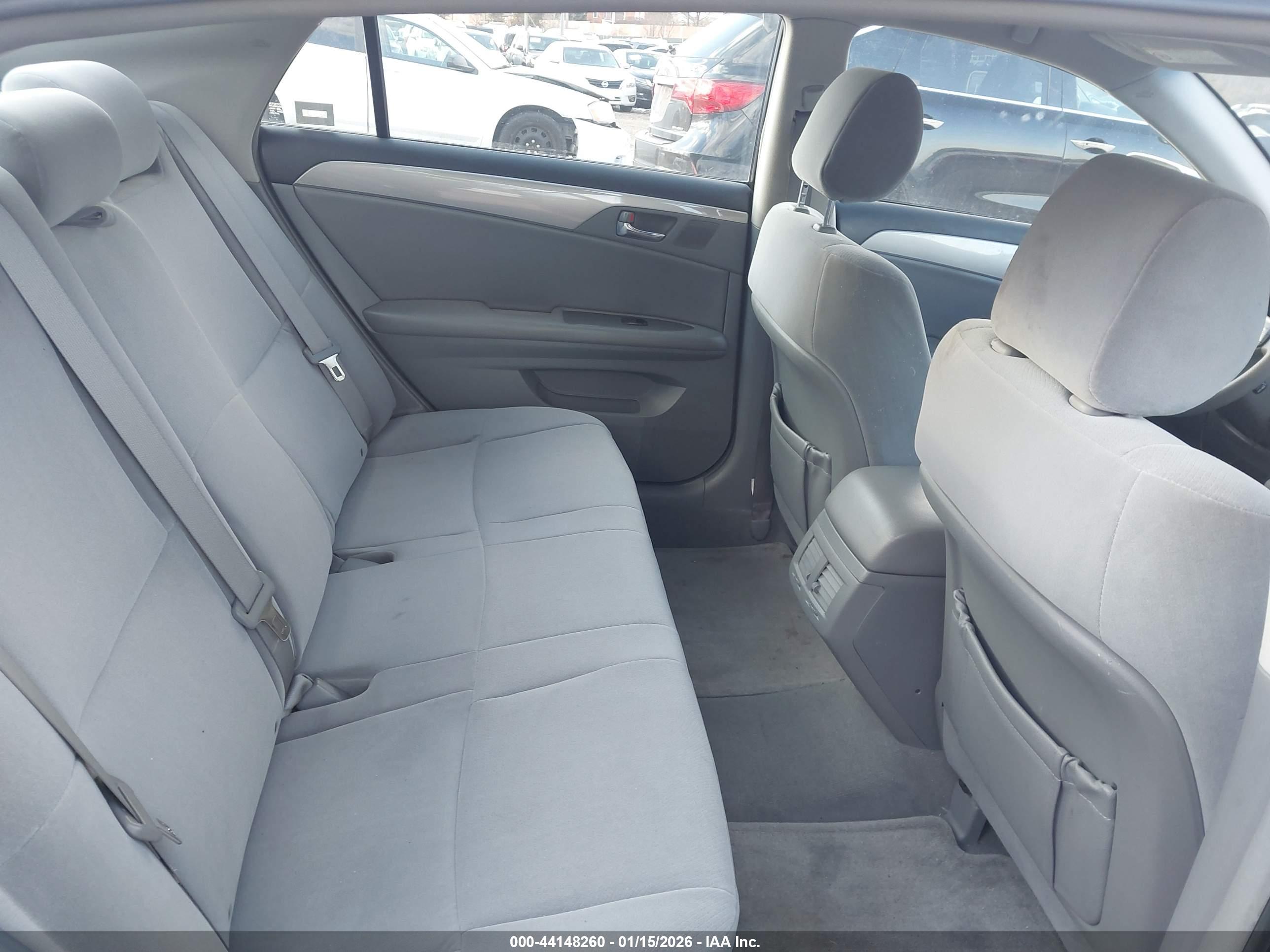 TOYOTA AVALON image 8