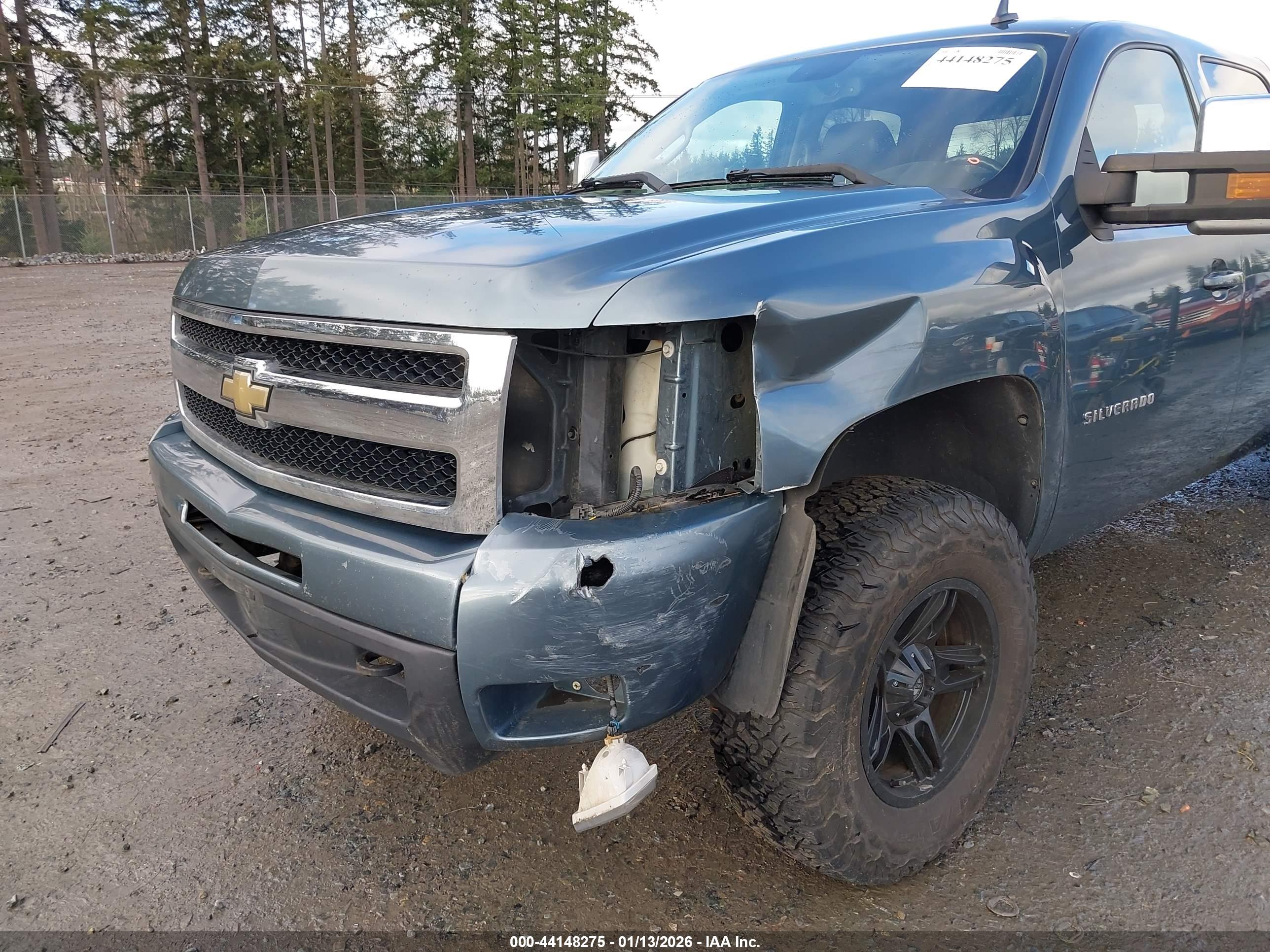 CHEVROLET SILVERADO image 6