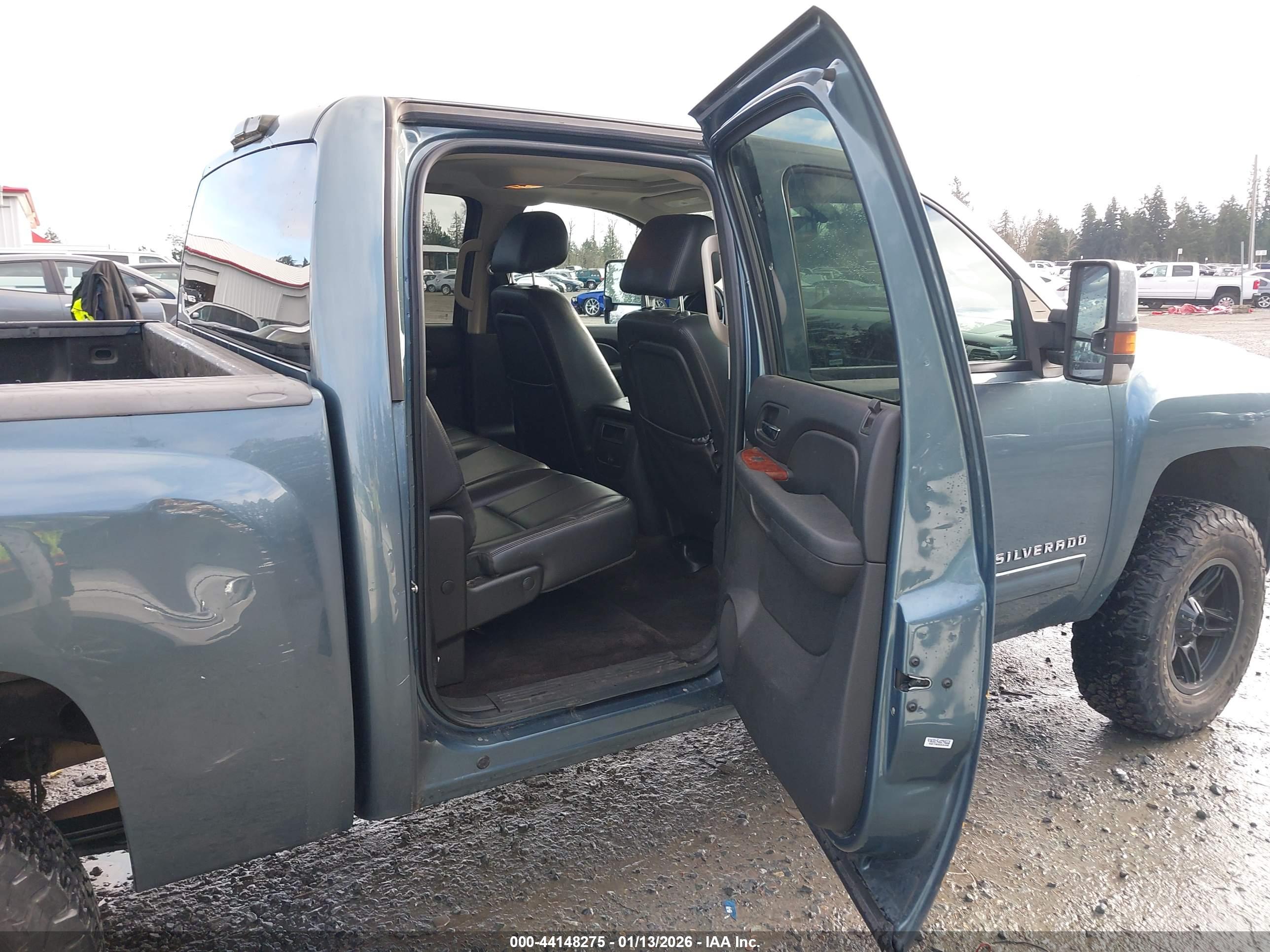 CHEVROLET SILVERADO image 8
