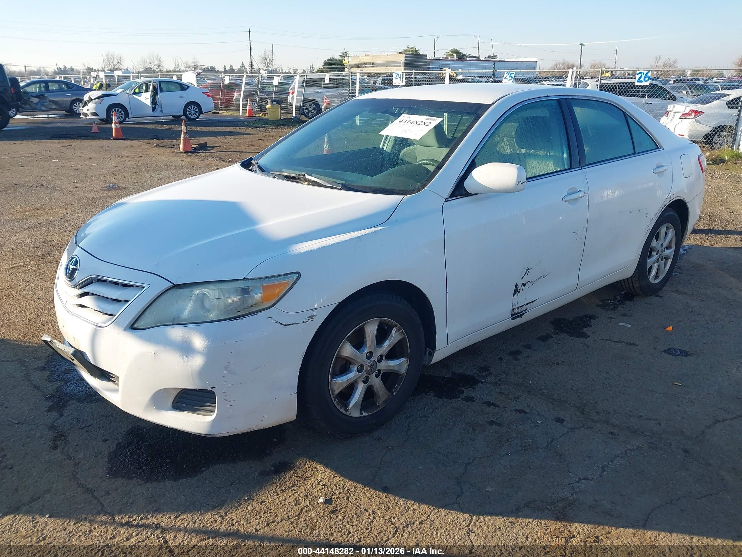TOYOTA CAMRY image 2