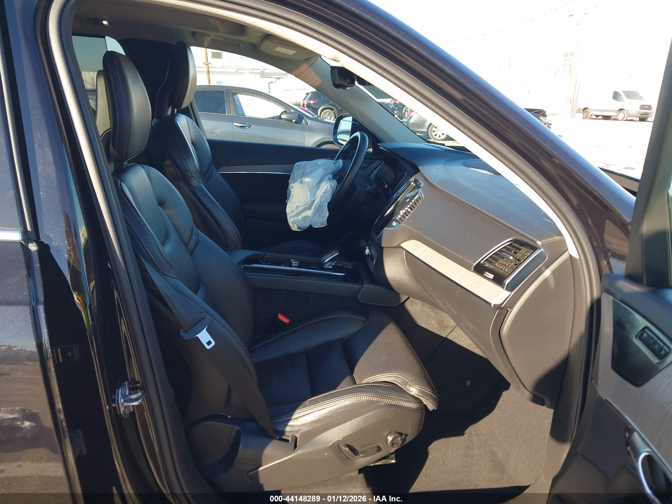 VOLVO XC90 image 5