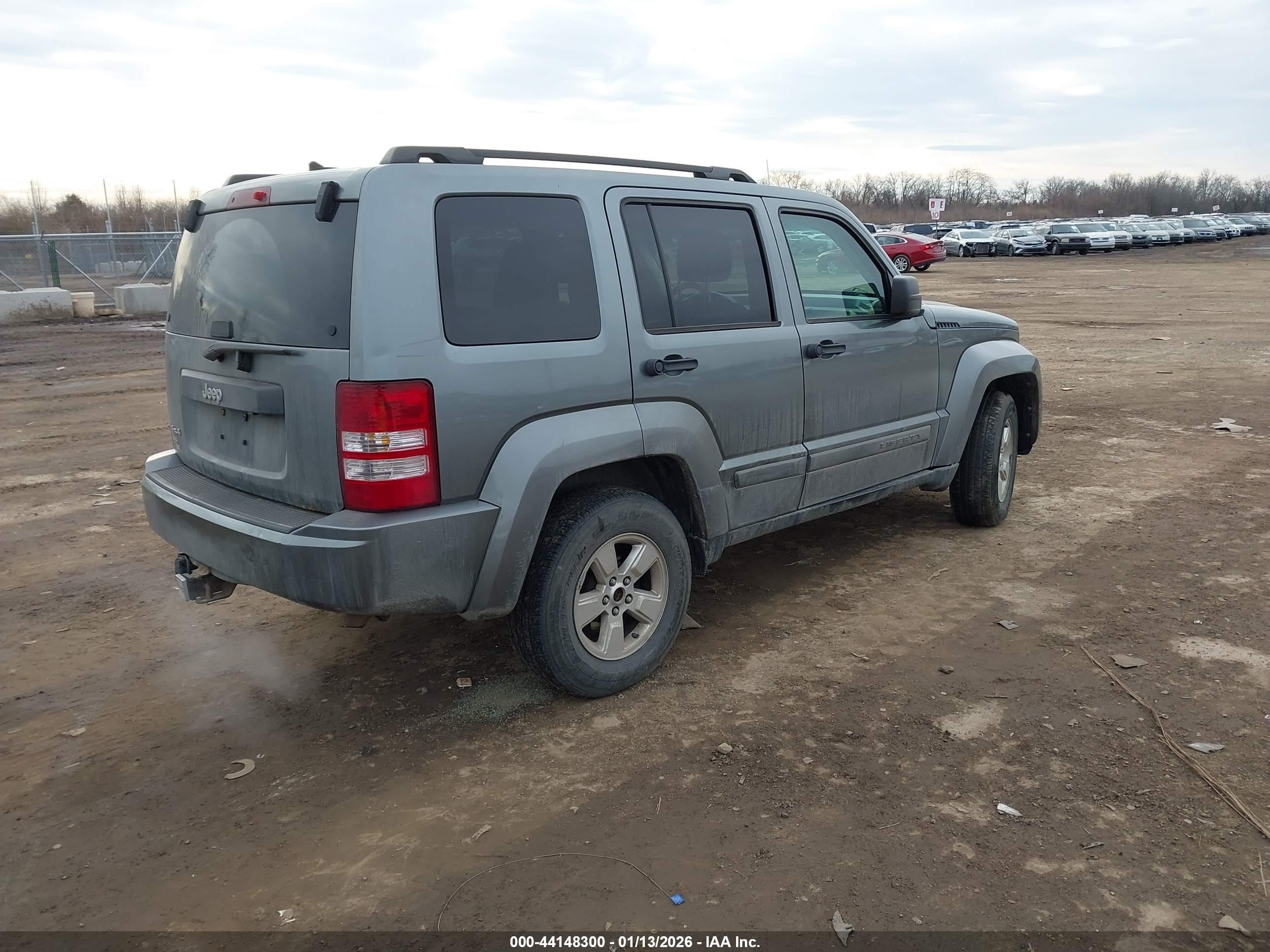 JEEP LIBERTY image 4