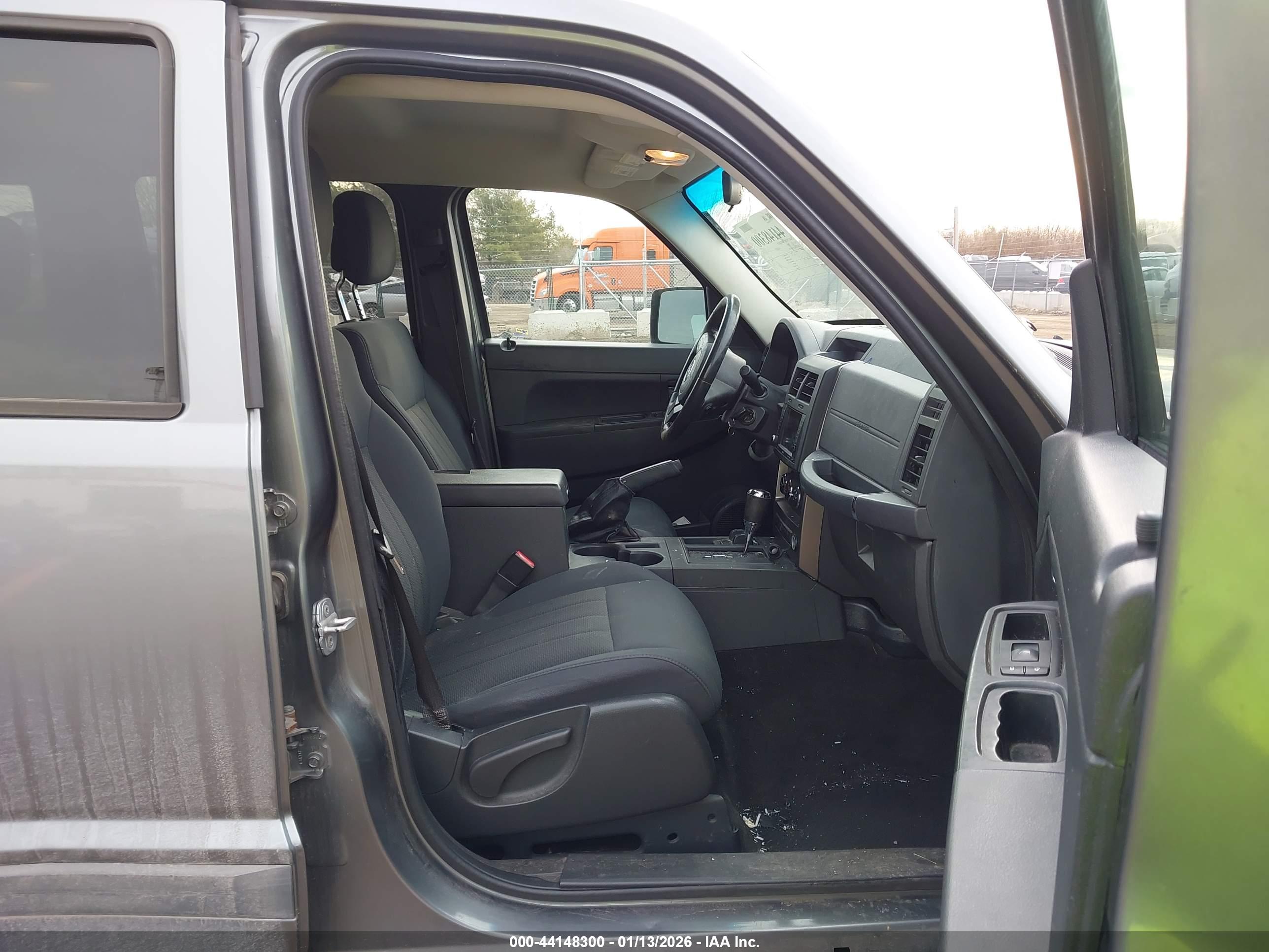 JEEP LIBERTY image 5