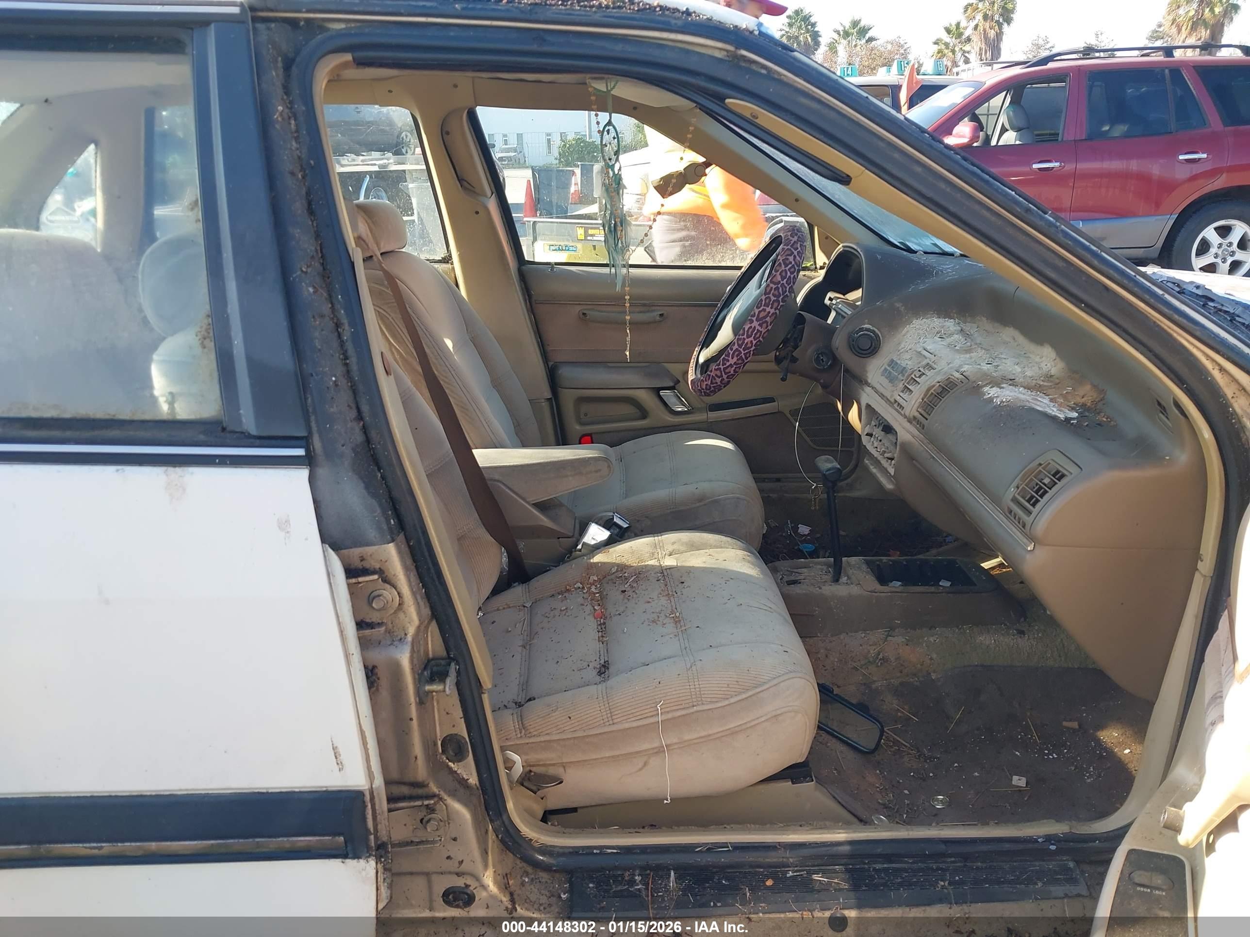 FORD TEMPO image 5