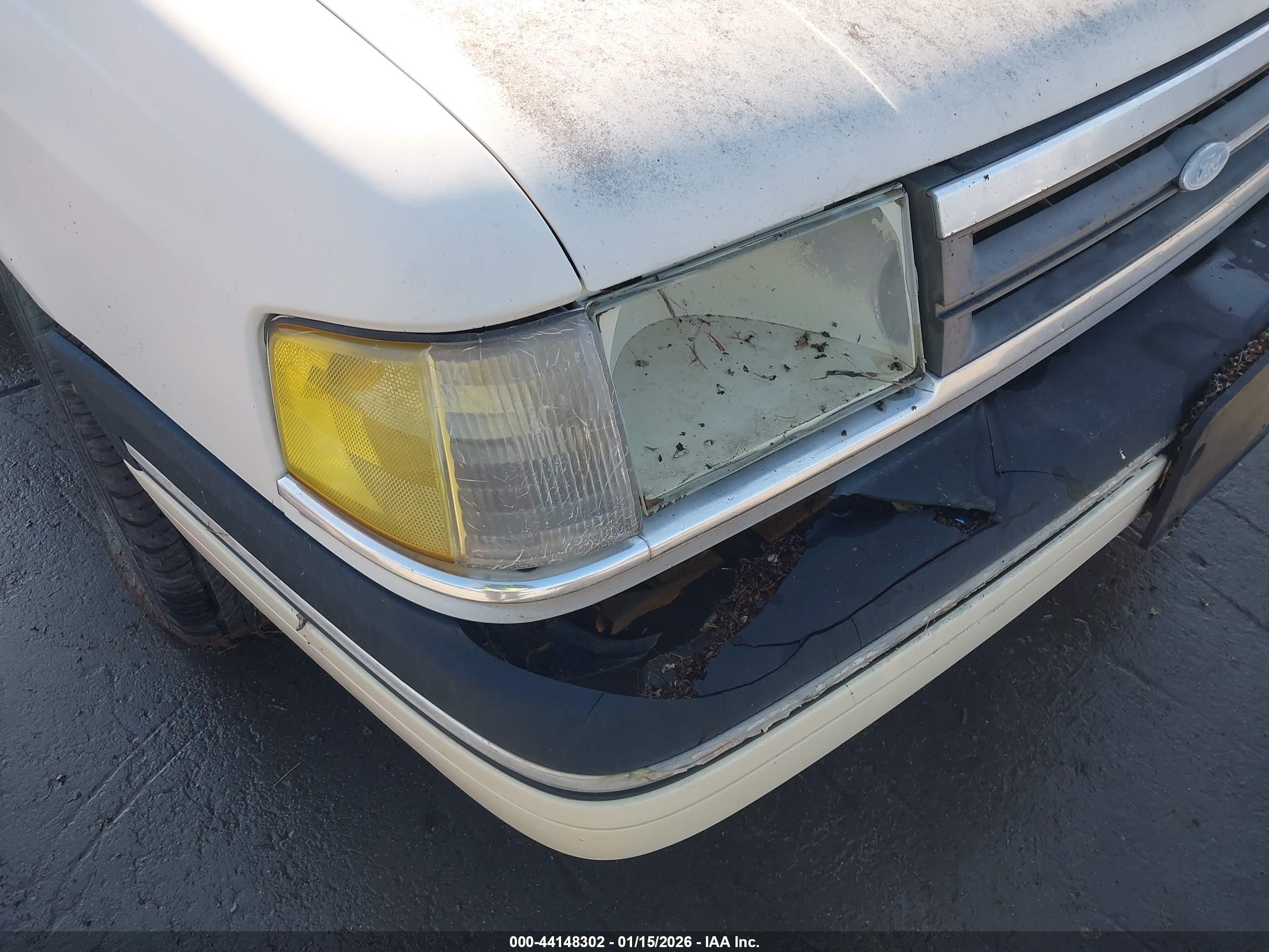 FORD TEMPO image 6