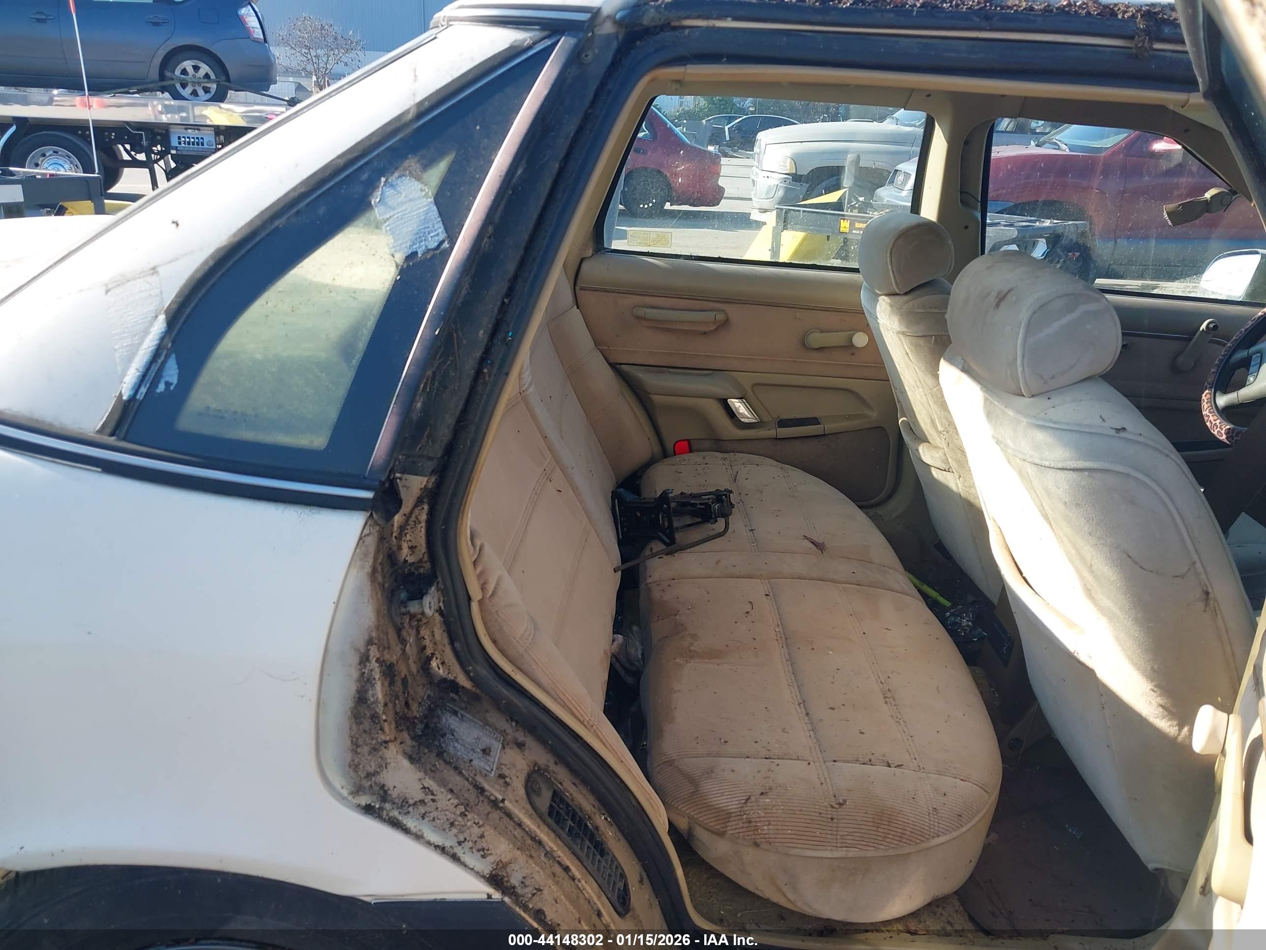 FORD TEMPO image 8