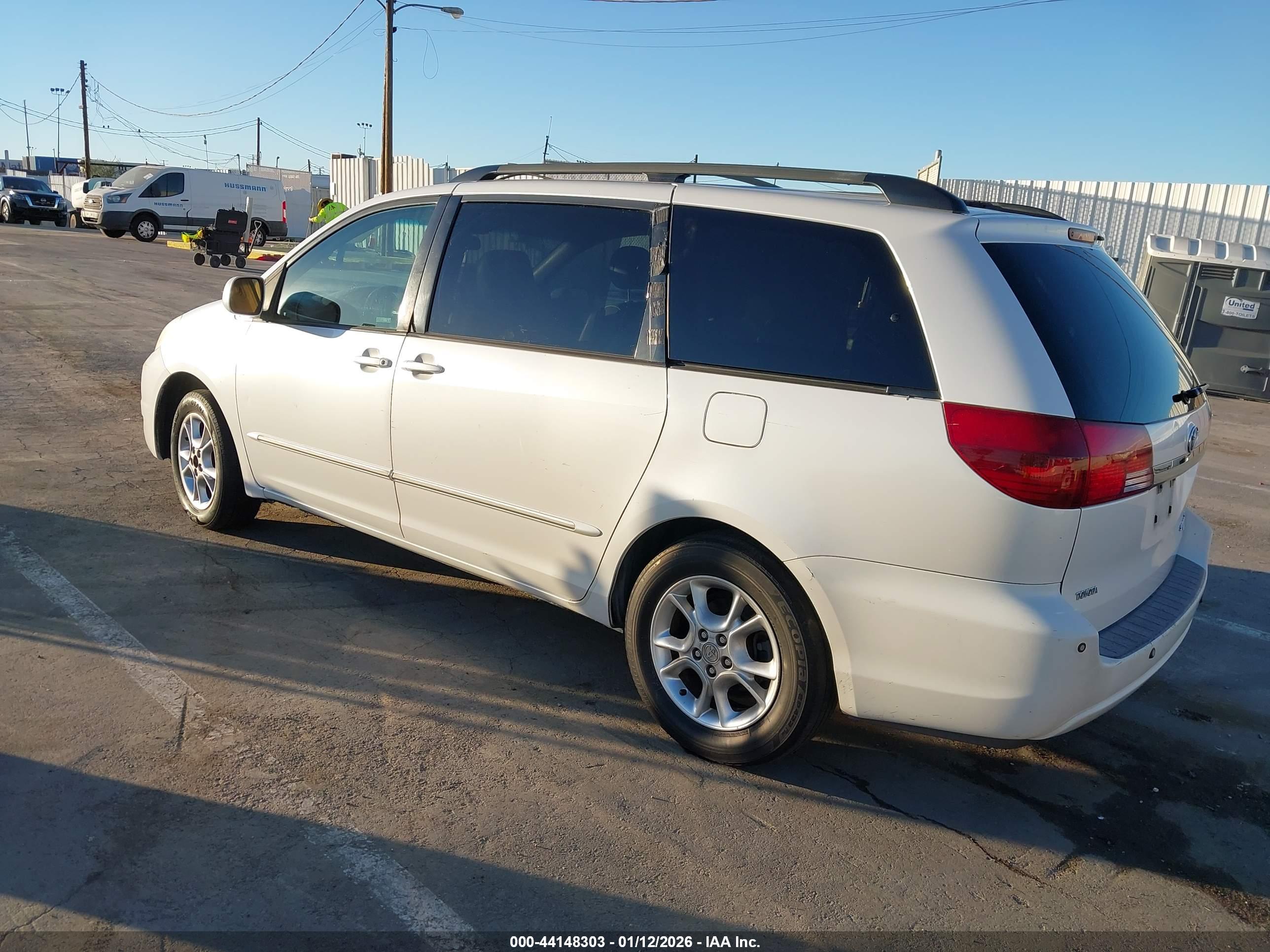 TOYOTA SIENNA image 3