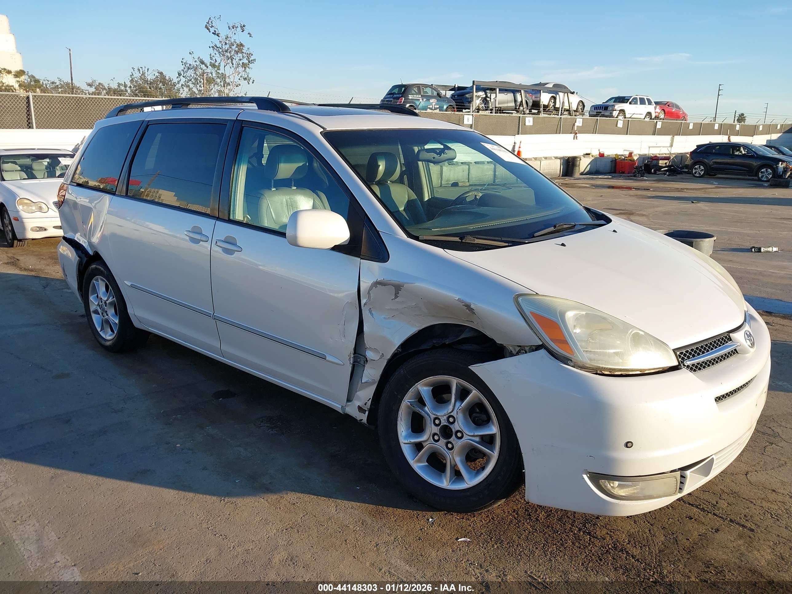 TOYOTA SIENNA image 6