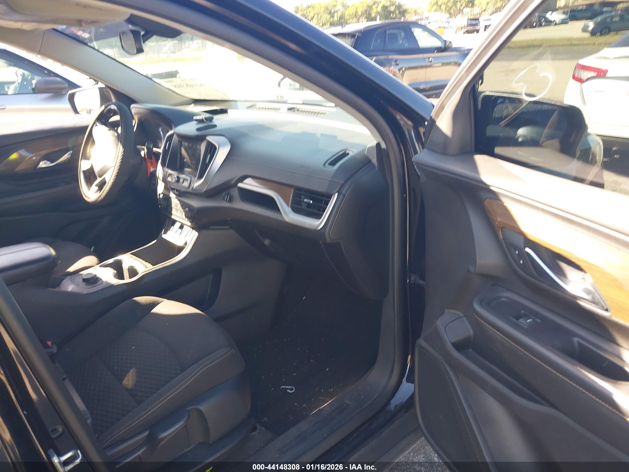 GMC TERRAIN image 5