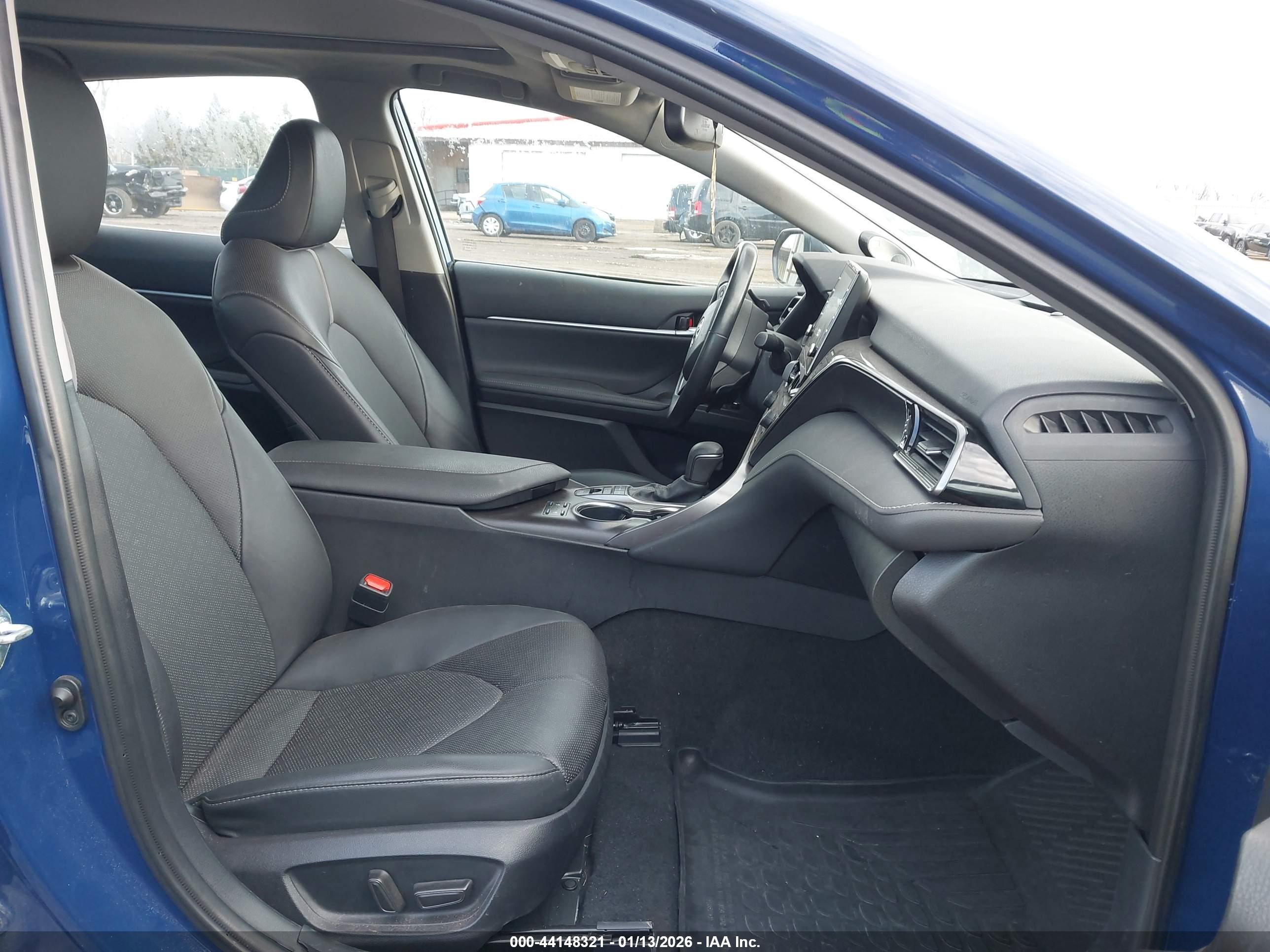 TOYOTA CAMRY image 5