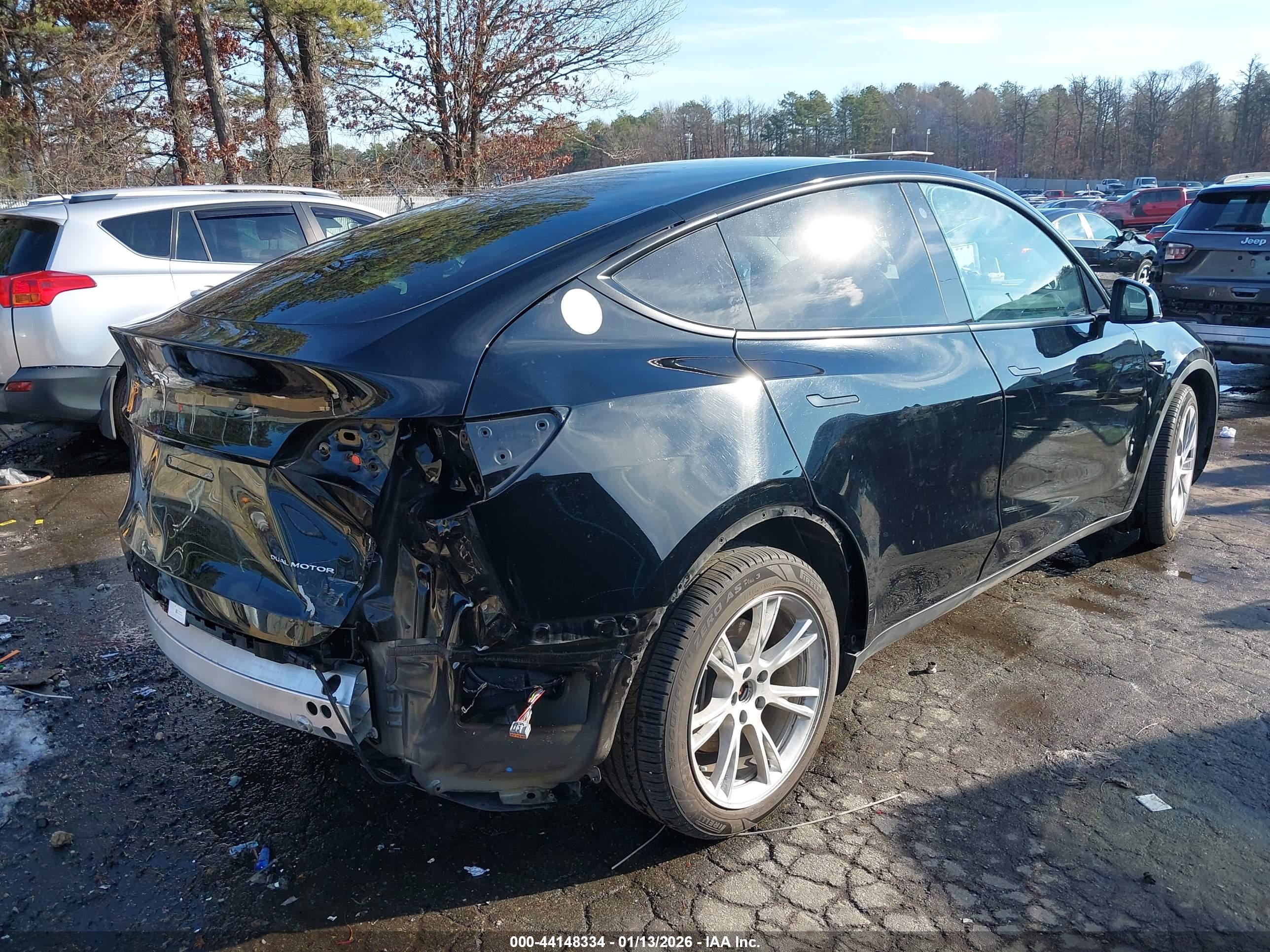TESLA MODEL image 4