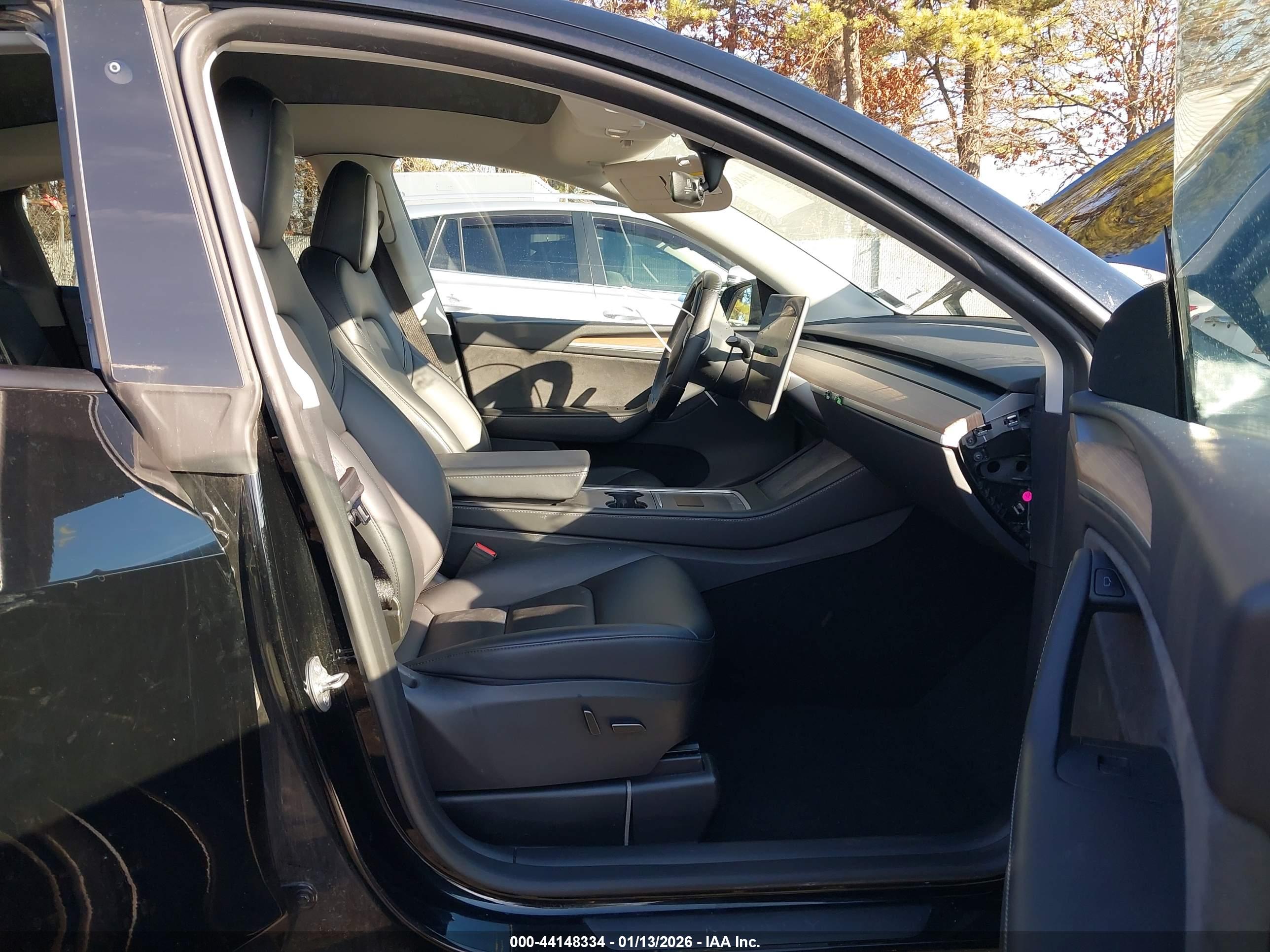 TESLA MODEL image 5
