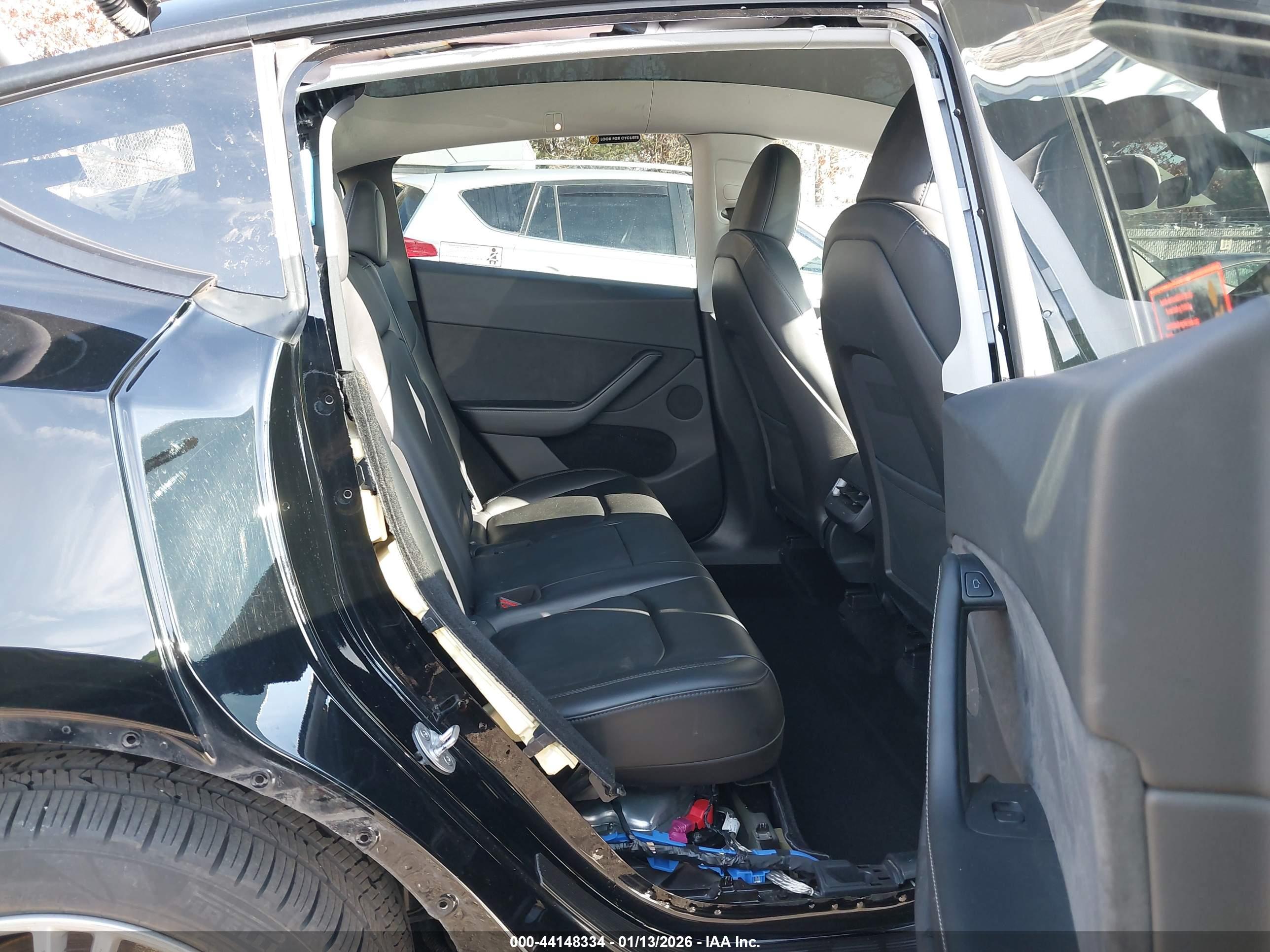 TESLA MODEL image 8