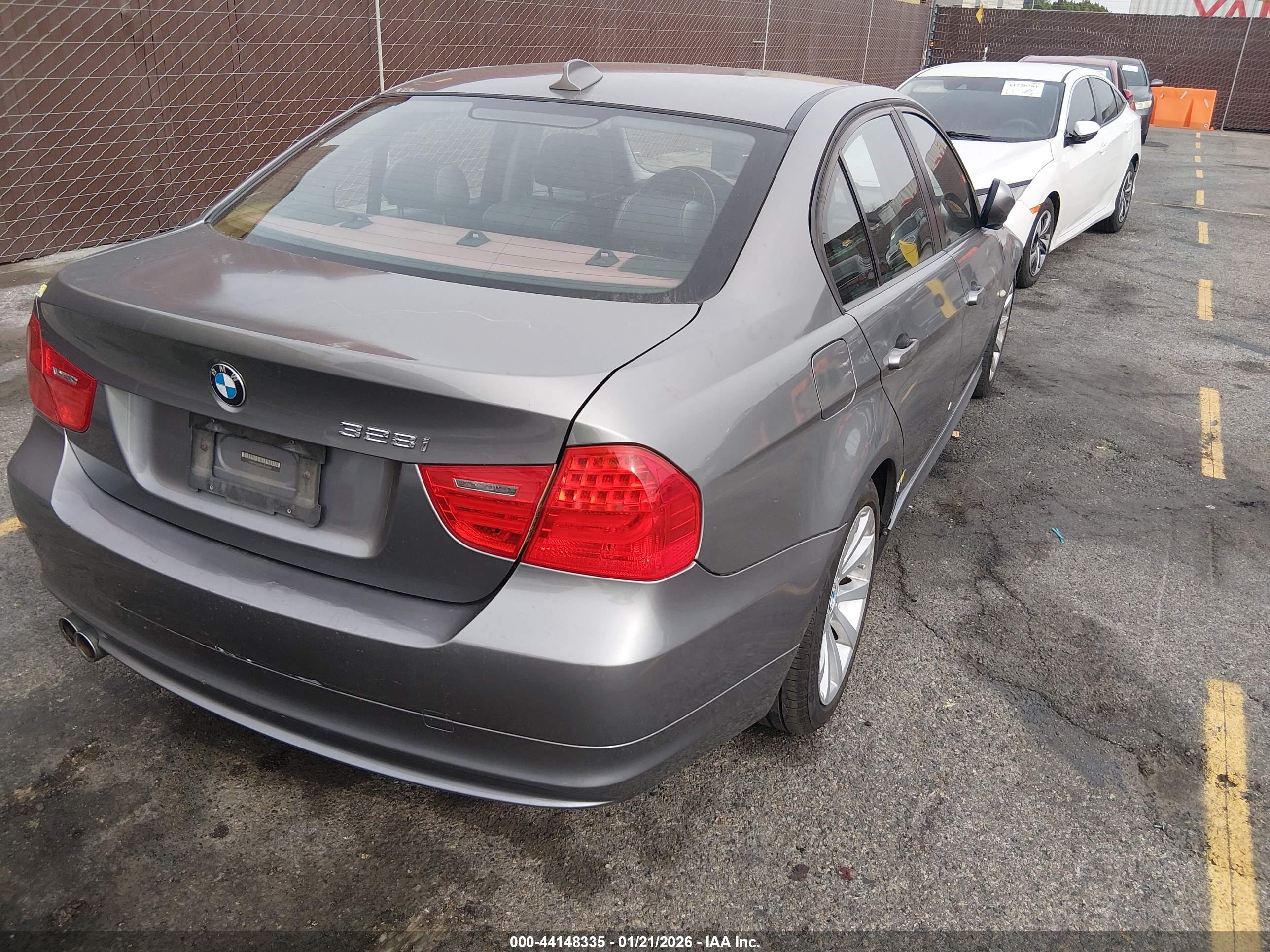 BMW 328I image 4