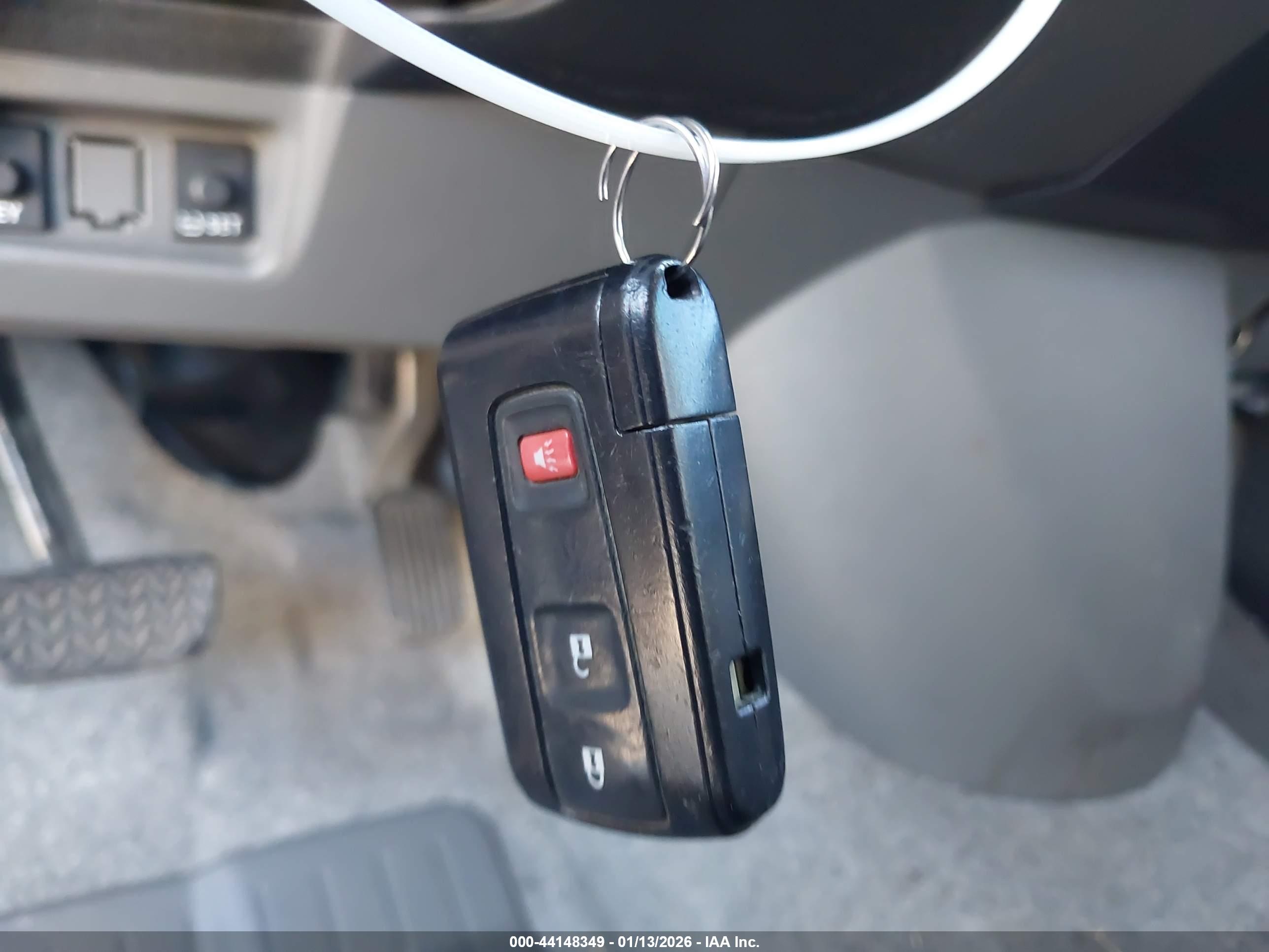 TOYOTA PRIUS image 11
