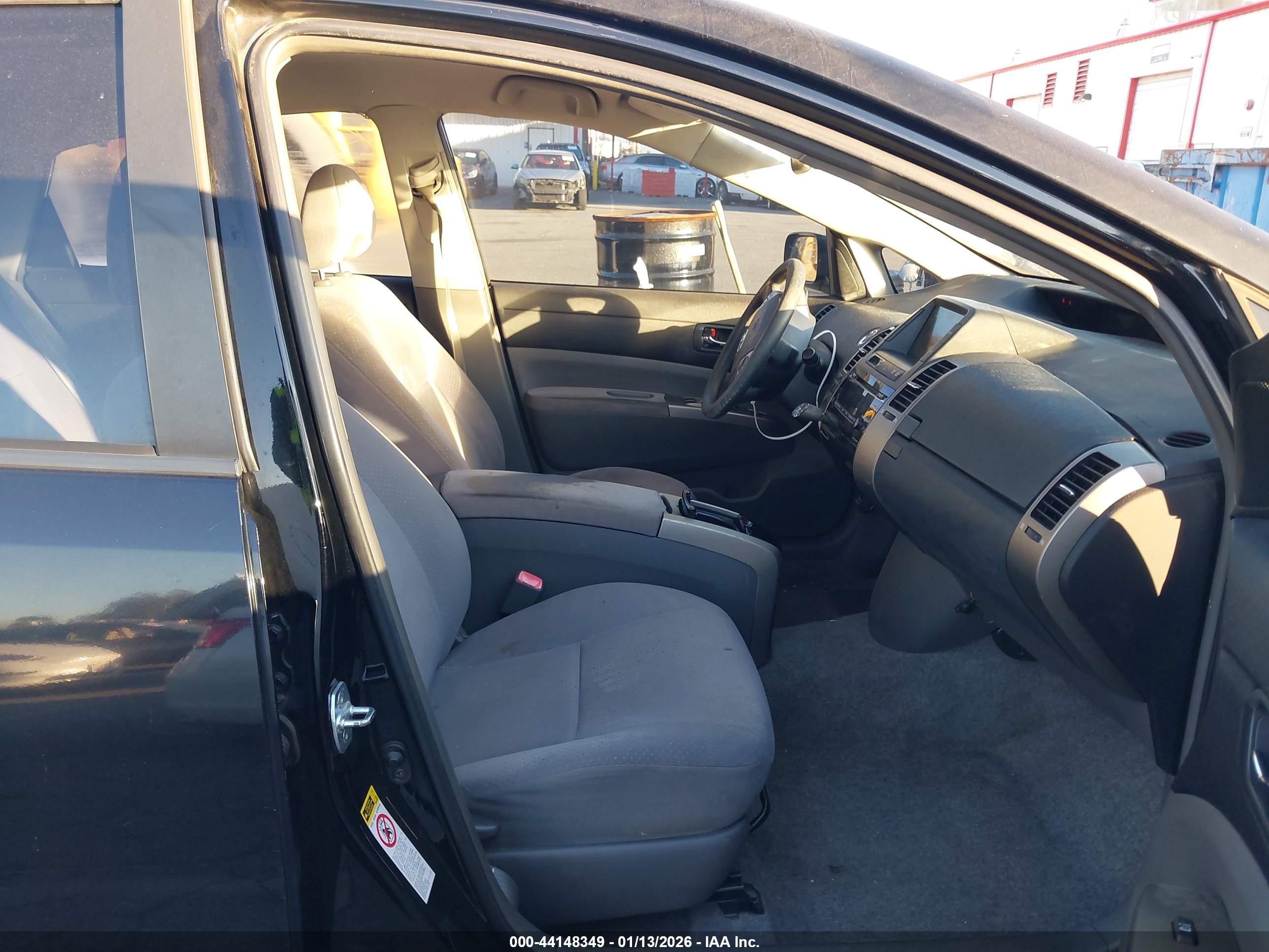 TOYOTA PRIUS image 5